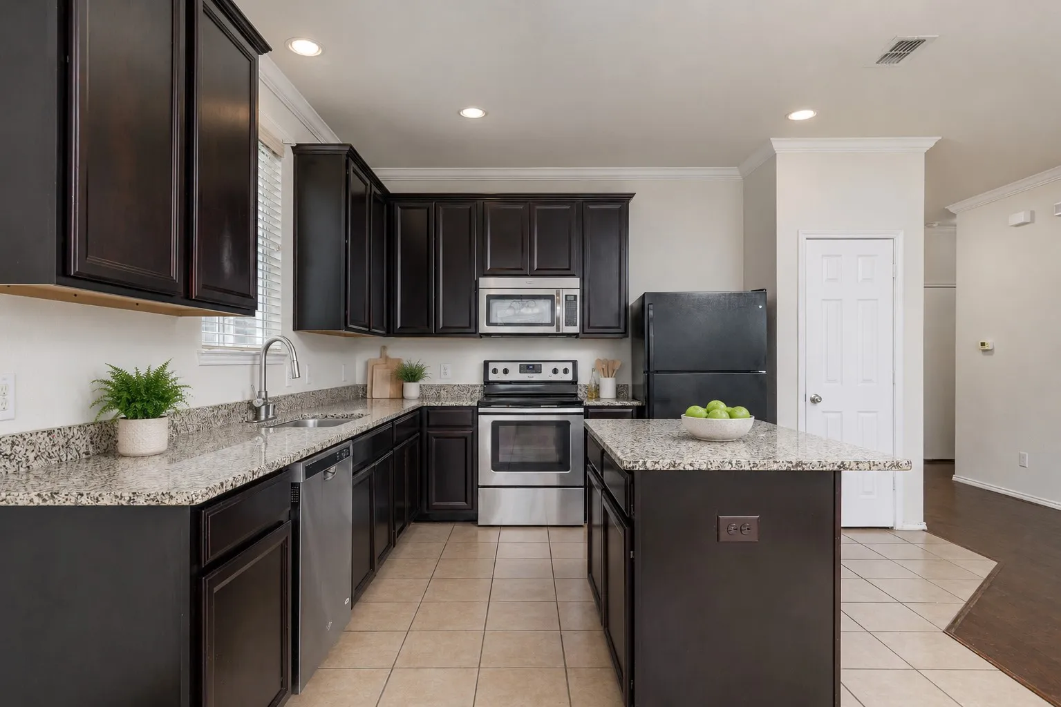 Single Family Residence For Sale in Denton County , 3013 Manuel Creek Drive, Little Elm, Texas 75068, 3 Bedroom, 2 Bathroom, 2 Garage spaces, 1,650 Sqft, built in 2016, mls#21332277, Real Estate Agent in Little Elm, Homes For Sale in Denton county, Homes For Sale in Little Elm, Realtor in Little Elm Texas, Real Estate Brokerage Independent Realty Texas, Luminita Cordes Realtor