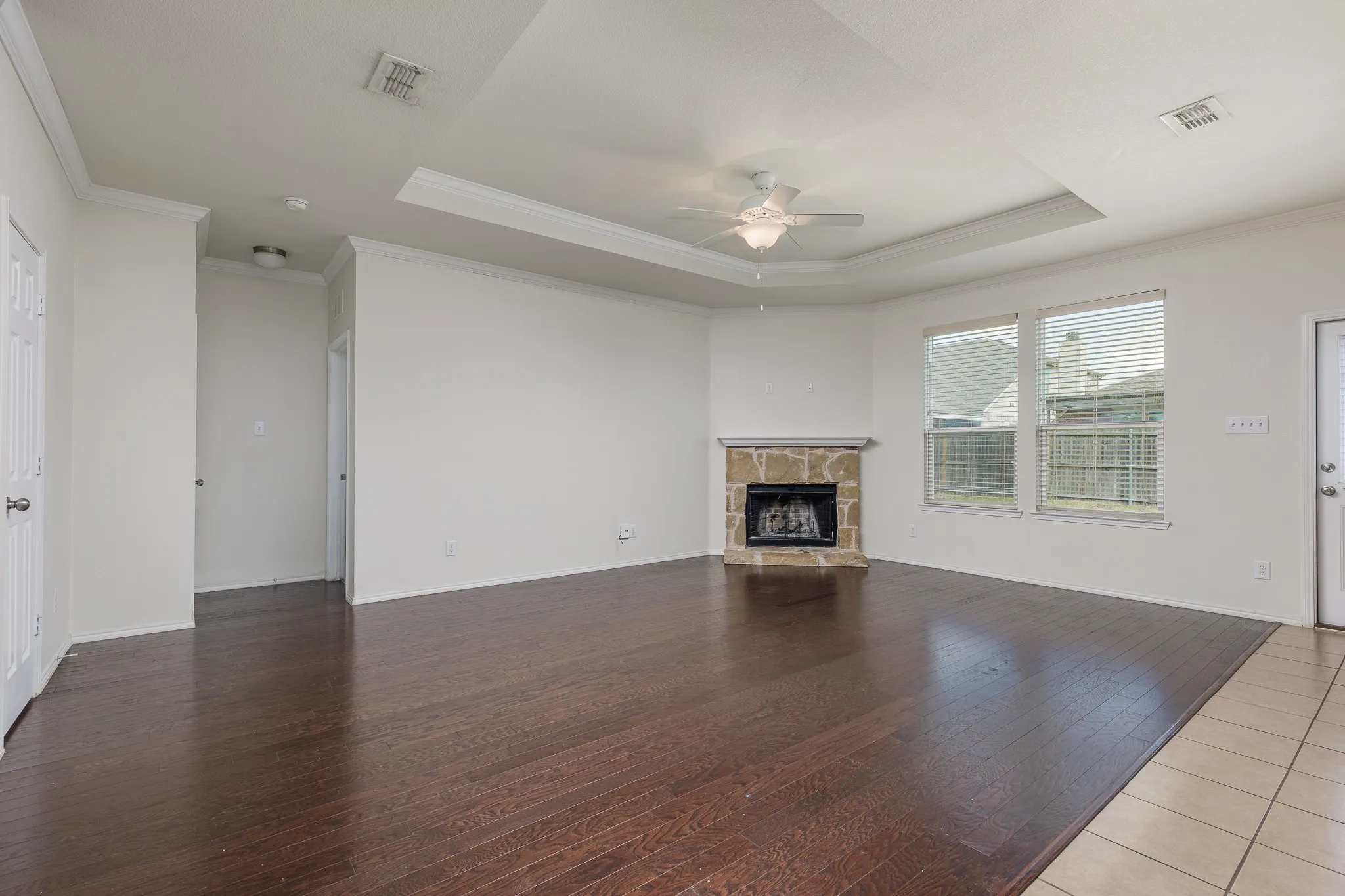 Single Family Residence For Sale in Denton County , 3013 Manuel Creek Drive, Little Elm, Texas 75068, 3 Bedroom, 2 Bathroom, 2 Garage spaces, 1,650 Sqft, built in 2016, mls#21332277, Real Estate Agent in Little Elm, Homes For Sale in Denton county, Homes For Sale in Little Elm, Realtor in Little Elm Texas, Real Estate Brokerage Independent Realty Texas, Luminita Cordes Realtor