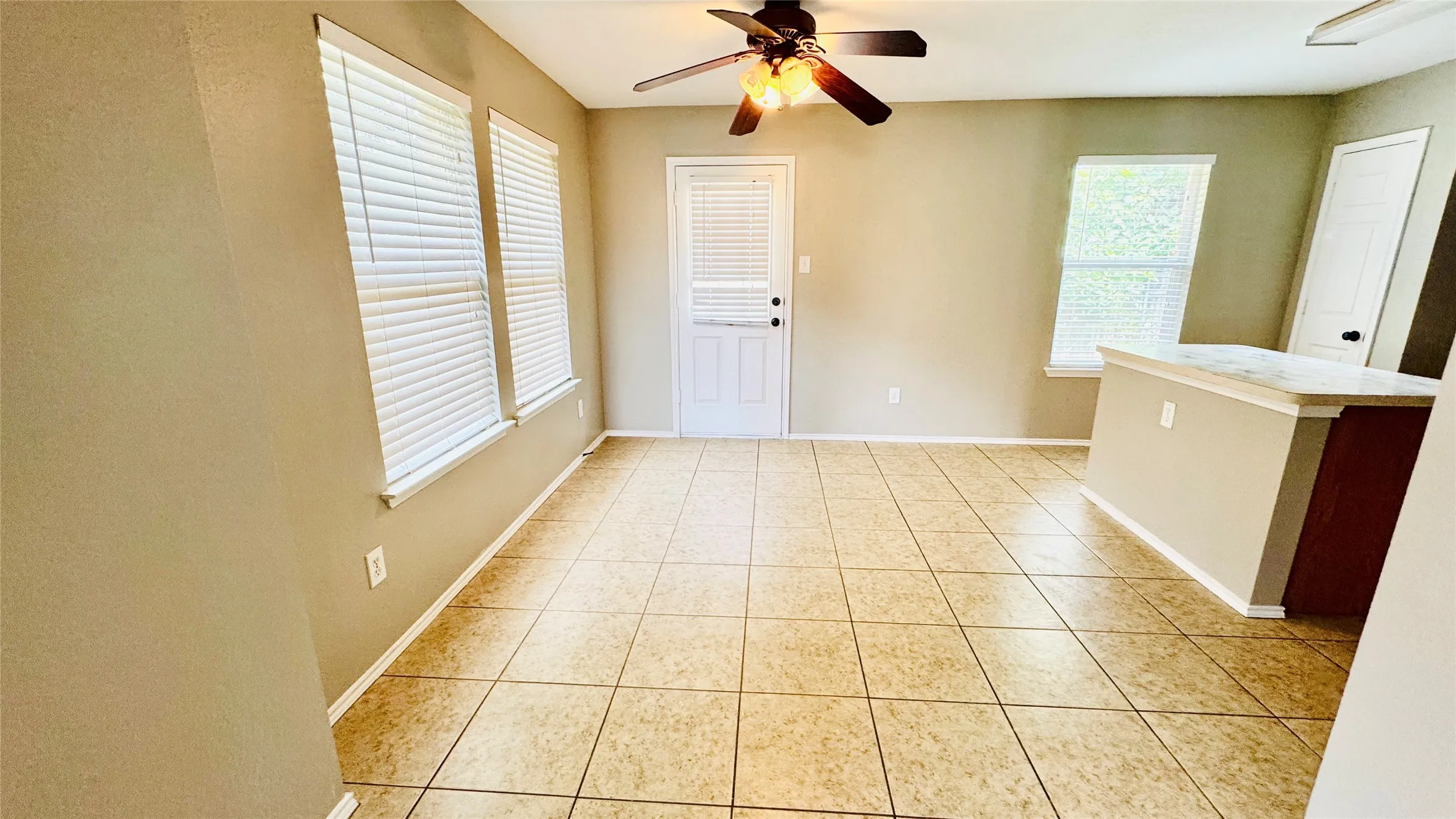 Single Family Residence For Rent in Tarrant County , 604 International Drive, Euless, Texas 76039, 4 Bedroom, 2 Bathroom, 2 Garage spaces, 1,762 Sqft, built in 2004, mls#21332900, Real Estate Agent in Euless, Homes For Rent in Tarrant county, Homes For Rent in Euless, Realtor in Euless Texas, Real Estate Brokerage Independent Realty Texas, Luminita Cordes Realtor