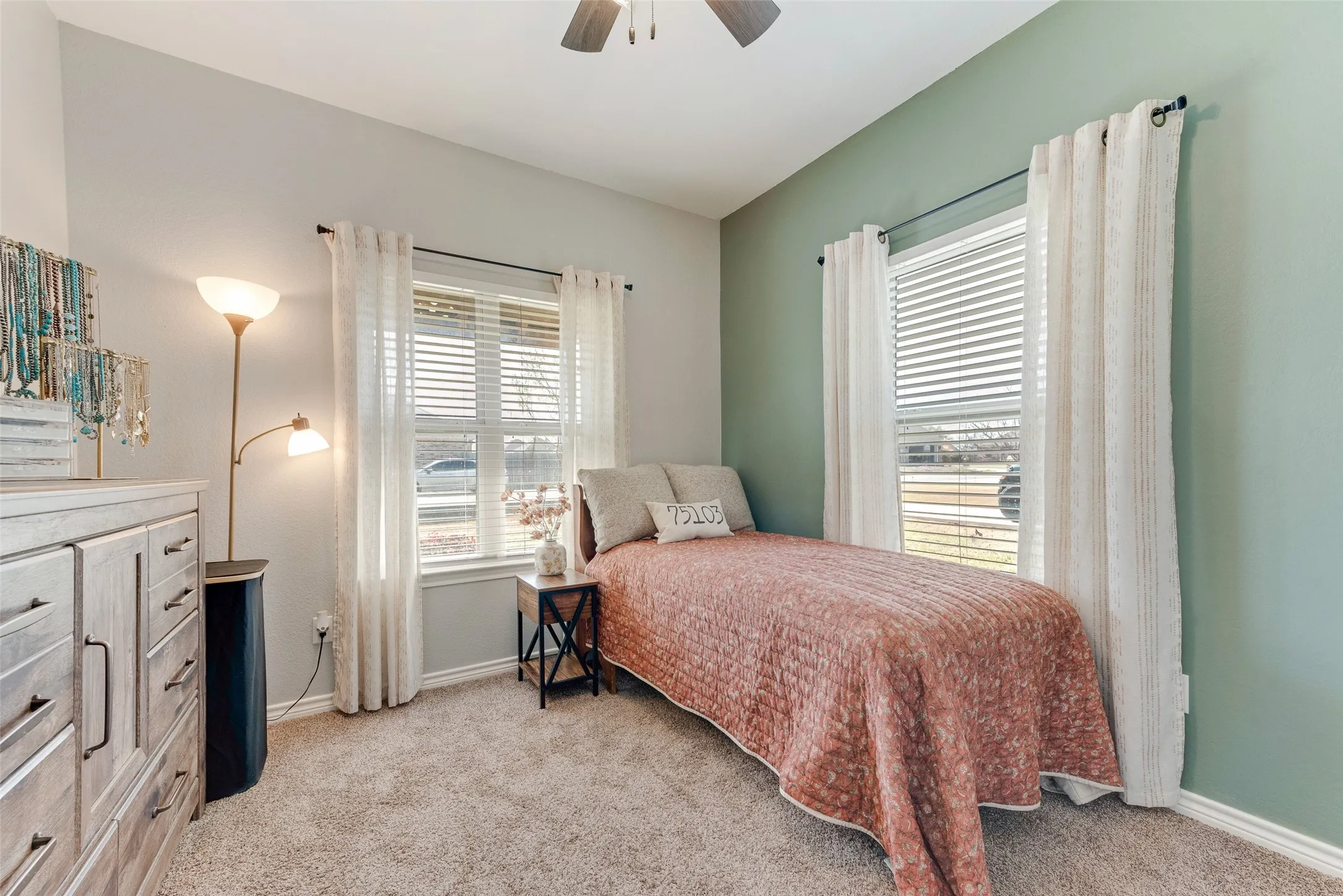 Single Family Residence For Sale in Van Zandt County , 120 Horseshoe Lake Drive, Edgewood, Texas 75117, 3 Bedroom, 2 Bathroom, 2 Garage spaces, 1,297 Sqft, built in 2016, mls#21329322, Real Estate Agent in Edgewood, Homes For Sale in Van Zandt county, Homes For Sale in Edgewood, Realtor in Edgewood Texas, Real Estate Brokerage Independent Realty Texas, Luminita Cordes Realtor
