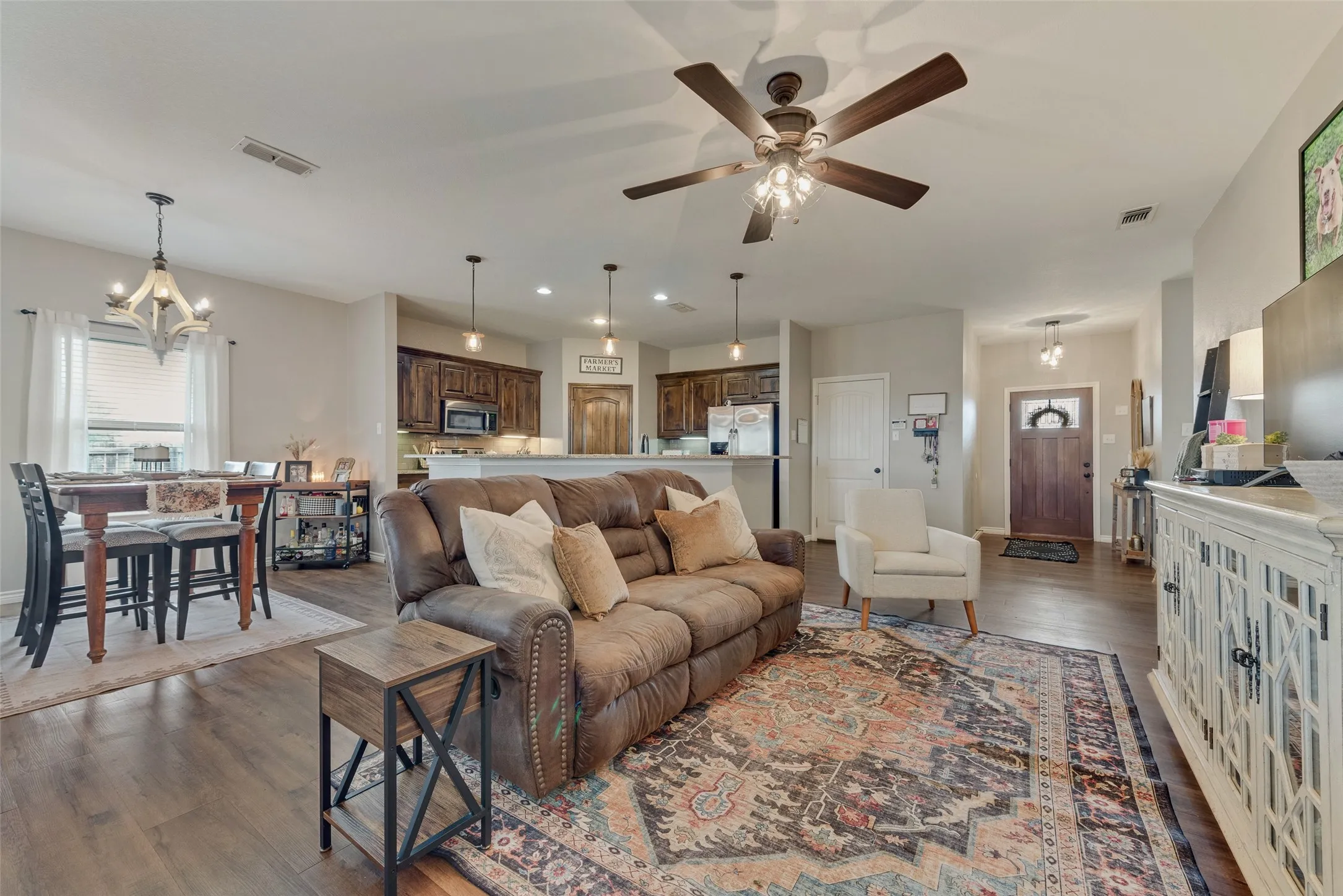 Single Family Residence For Sale in Van Zandt County , 120 Horseshoe Lake Drive, Edgewood, Texas 75117, 3 Bedroom, 2 Bathroom, 2 Garage spaces, 1,297 Sqft, built in 2016, mls#21329322, Real Estate Agent in Edgewood, Homes For Sale in Van Zandt county, Homes For Sale in Edgewood, Realtor in Edgewood Texas, Real Estate Brokerage Independent Realty Texas, Luminita Cordes Realtor