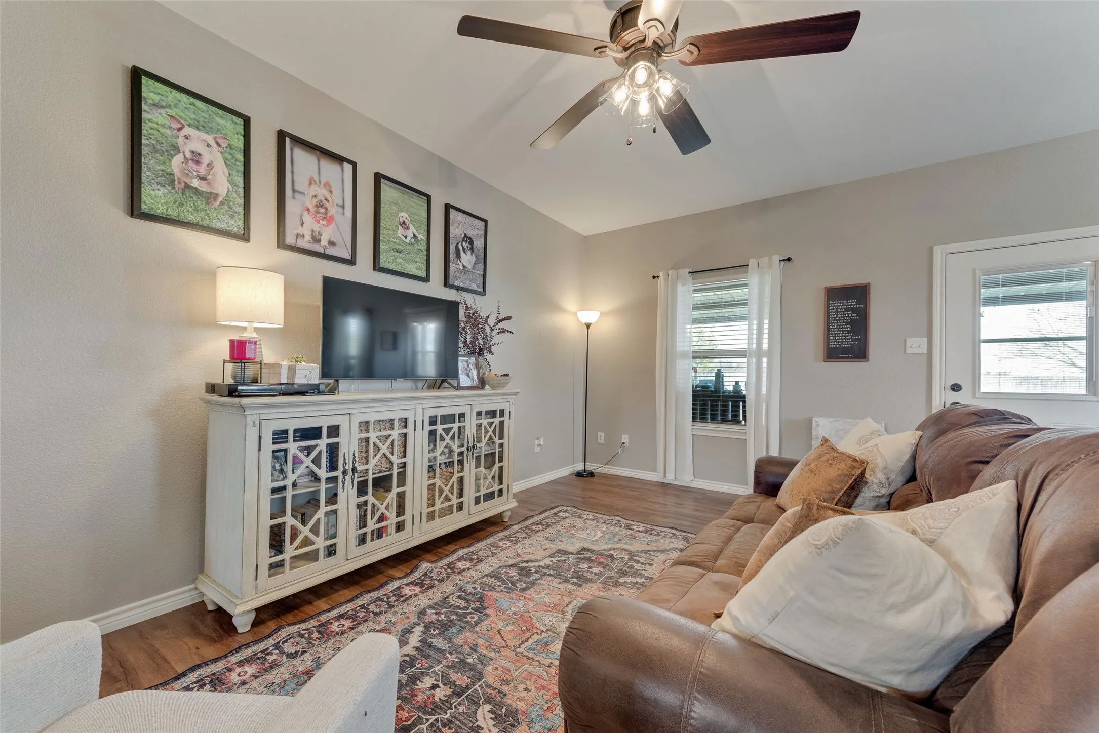 Single Family Residence For Sale in Van Zandt County , 120 Horseshoe Lake Drive, Edgewood, Texas 75117, 3 Bedroom, 2 Bathroom, 2 Garage spaces, 1,297 Sqft, built in 2016, mls#21329322, Real Estate Agent in Edgewood, Homes For Sale in Van Zandt county, Homes For Sale in Edgewood, Realtor in Edgewood Texas, Real Estate Brokerage Independent Realty Texas, Luminita Cordes Realtor