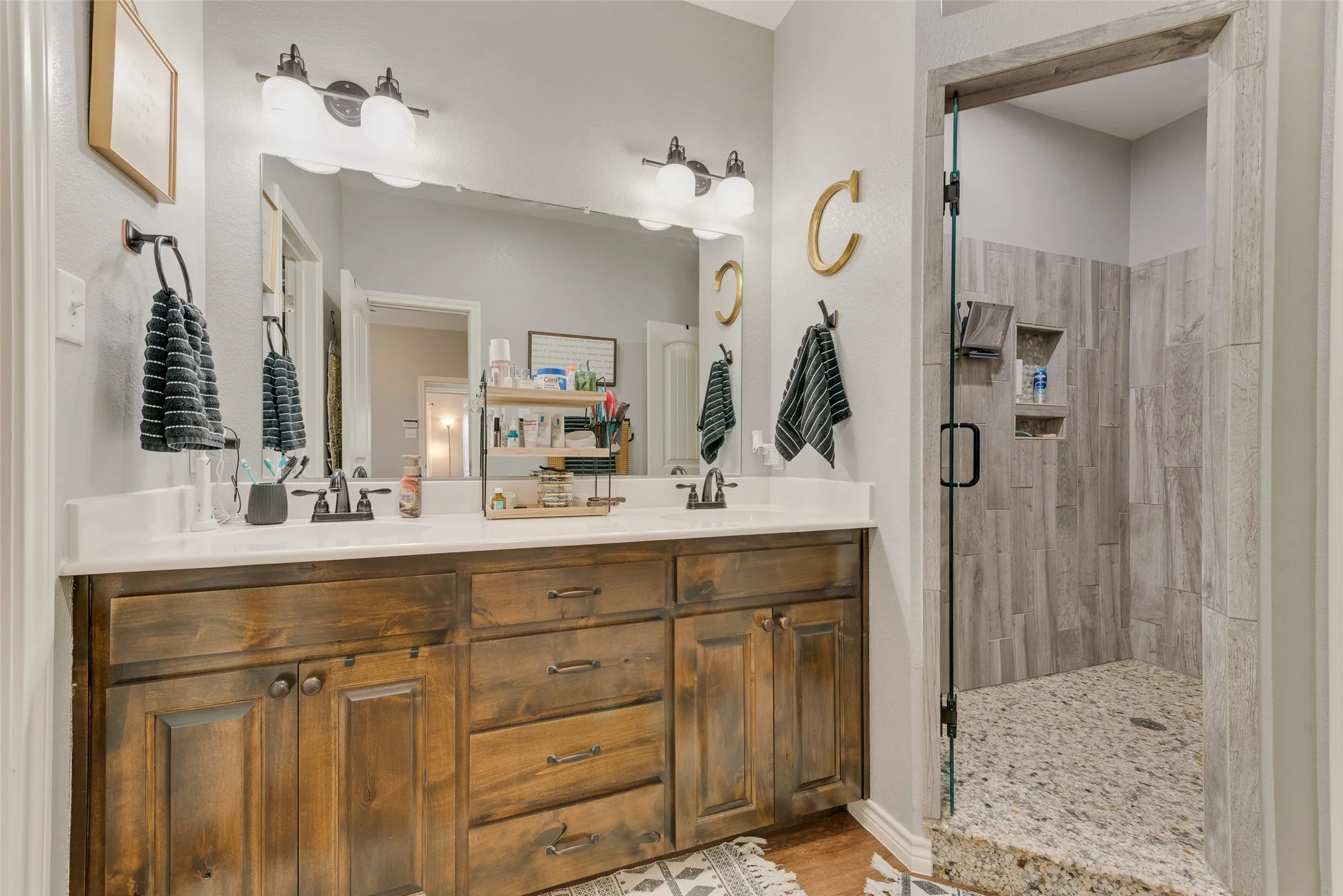 Single Family Residence For Sale in Van Zandt County , 120 Horseshoe Lake Drive, Edgewood, Texas 75117, 3 Bedroom, 2 Bathroom, 2 Garage spaces, 1,297 Sqft, built in 2016, mls#21329322, Real Estate Agent in Edgewood, Homes For Sale in Van Zandt county, Homes For Sale in Edgewood, Realtor in Edgewood Texas, Real Estate Brokerage Independent Realty Texas, Luminita Cordes Realtor