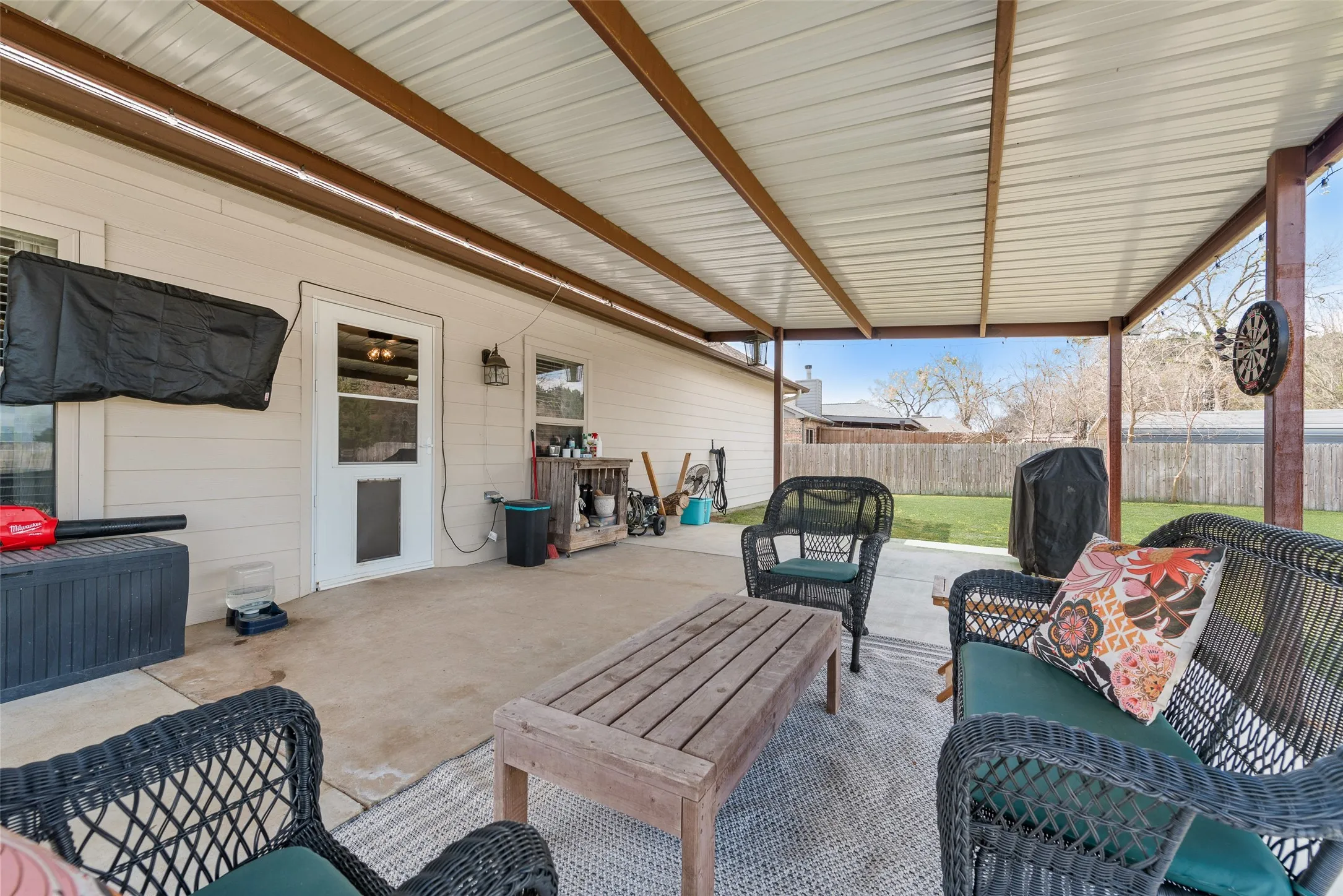 Single Family Residence For Sale in Van Zandt County , 120 Horseshoe Lake Drive, Edgewood, Texas 75117, 3 Bedroom, 2 Bathroom, 2 Garage spaces, 1,297 Sqft, built in 2016, mls#21329322, Real Estate Agent in Edgewood, Homes For Sale in Van Zandt county, Homes For Sale in Edgewood, Realtor in Edgewood Texas, Real Estate Brokerage Independent Realty Texas, Luminita Cordes Realtor