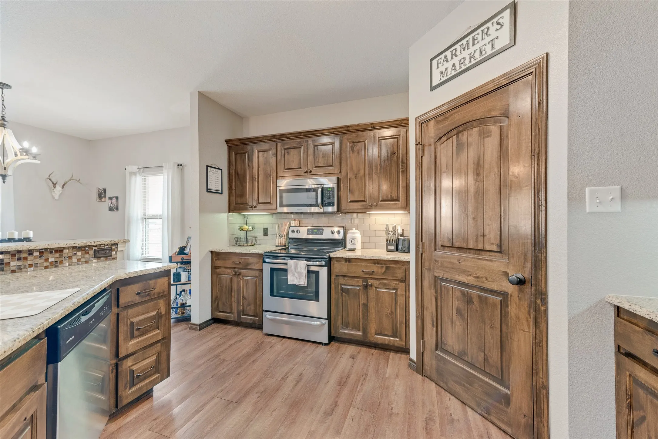 Single Family Residence For Sale in Van Zandt County , 120 Horseshoe Lake Drive, Edgewood, Texas 75117, 3 Bedroom, 2 Bathroom, 2 Garage spaces, 1,297 Sqft, built in 2016, mls#21329322, Real Estate Agent in Edgewood, Homes For Sale in Van Zandt county, Homes For Sale in Edgewood, Realtor in Edgewood Texas, Real Estate Brokerage Independent Realty Texas, Luminita Cordes Realtor