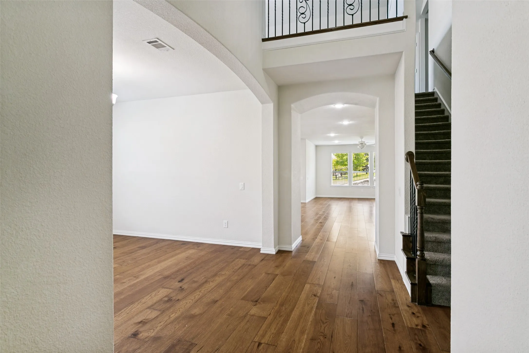 Single Family Residence For Sale in Denton County , 211 Copper Canyon Drive, Lewisville, Texas 75067, 4 Bedroom, 3 Bathroom, 2 Garage spaces, 2,961 Sqft, built in 2016, mls#21332848, Real Estate Agent in Lewisville, Homes For Sale in Denton county, Homes For Sale in Lewisville, Realtor in Lewisville Texas, Real Estate Brokerage Independent Realty Texas, Luminita Cordes Realtor