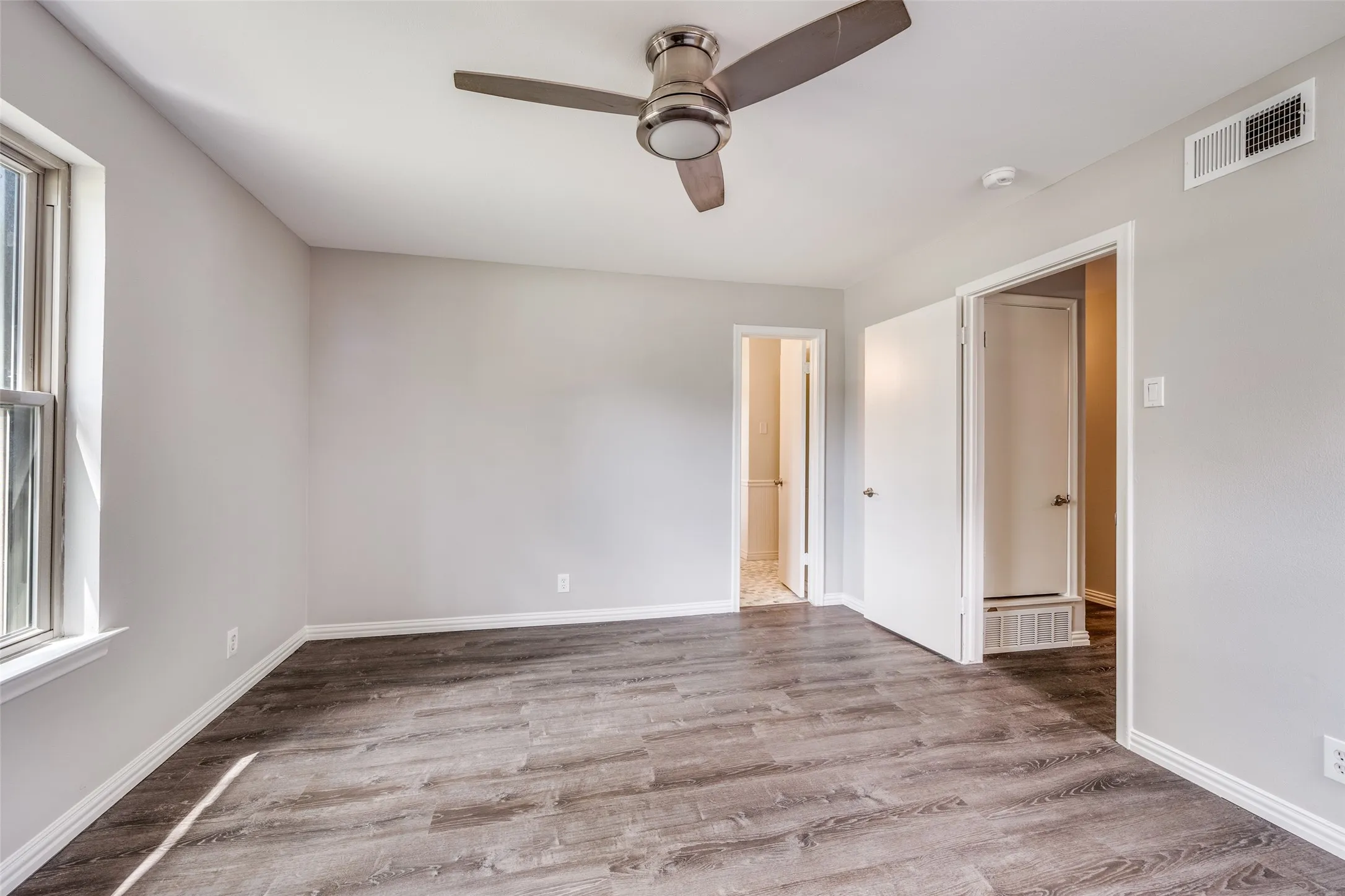 Single Family Residence For Sale in Dallas County , 530 Parkview Lane, Richardson, Texas 75080, 3 Bedroom, 2 Bathroom, Garage spaces, 2,150 Sqft, built in 1962, mls#21332242, Real Estate Agent in Richardson, Homes For Sale in Dallas county, Homes For Sale in Richardson, Realtor in Richardson Texas, Real Estate Brokerage Independent Realty Texas, Luminita Cordes Realtor