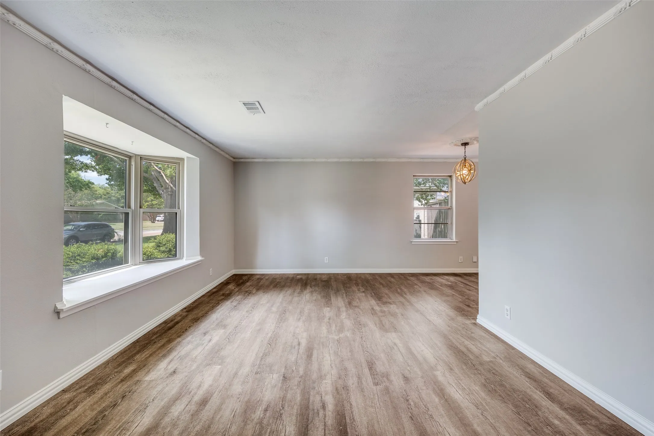 Single Family Residence For Sale in Dallas County , 530 Parkview Lane, Richardson, Texas 75080, 3 Bedroom, 2 Bathroom, Garage spaces, 2,150 Sqft, built in 1962, mls#21332242, Real Estate Agent in Richardson, Homes For Sale in Dallas county, Homes For Sale in Richardson, Realtor in Richardson Texas, Real Estate Brokerage Independent Realty Texas, Luminita Cordes Realtor