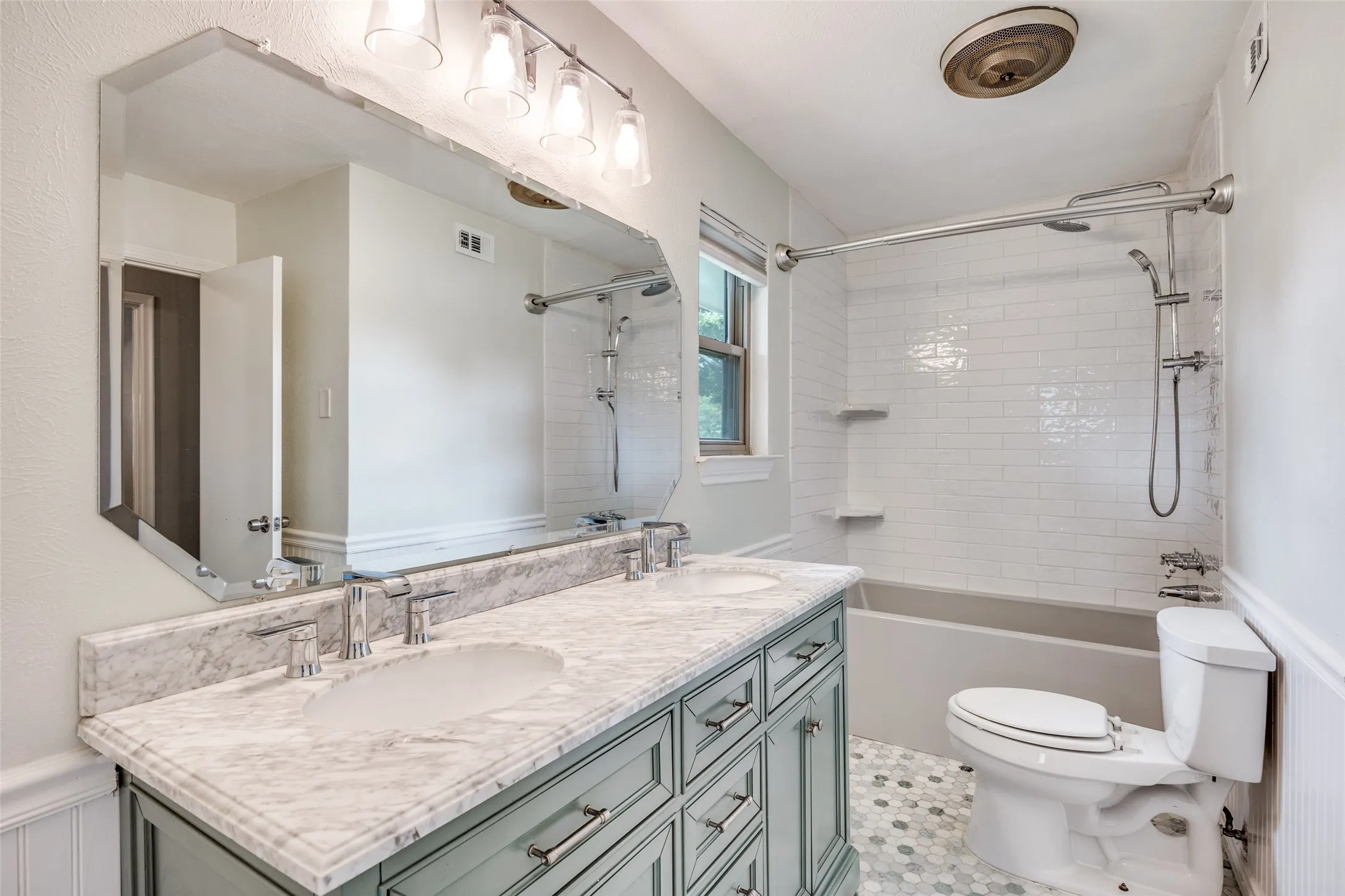 Single Family Residence For Sale in Dallas County , 530 Parkview Lane, Richardson, Texas 75080, 3 Bedroom, 2 Bathroom, Garage spaces, 2,150 Sqft, built in 1962, mls#21332242, Real Estate Agent in Richardson, Homes For Sale in Dallas county, Homes For Sale in Richardson, Realtor in Richardson Texas, Real Estate Brokerage Independent Realty Texas, Luminita Cordes Realtor
