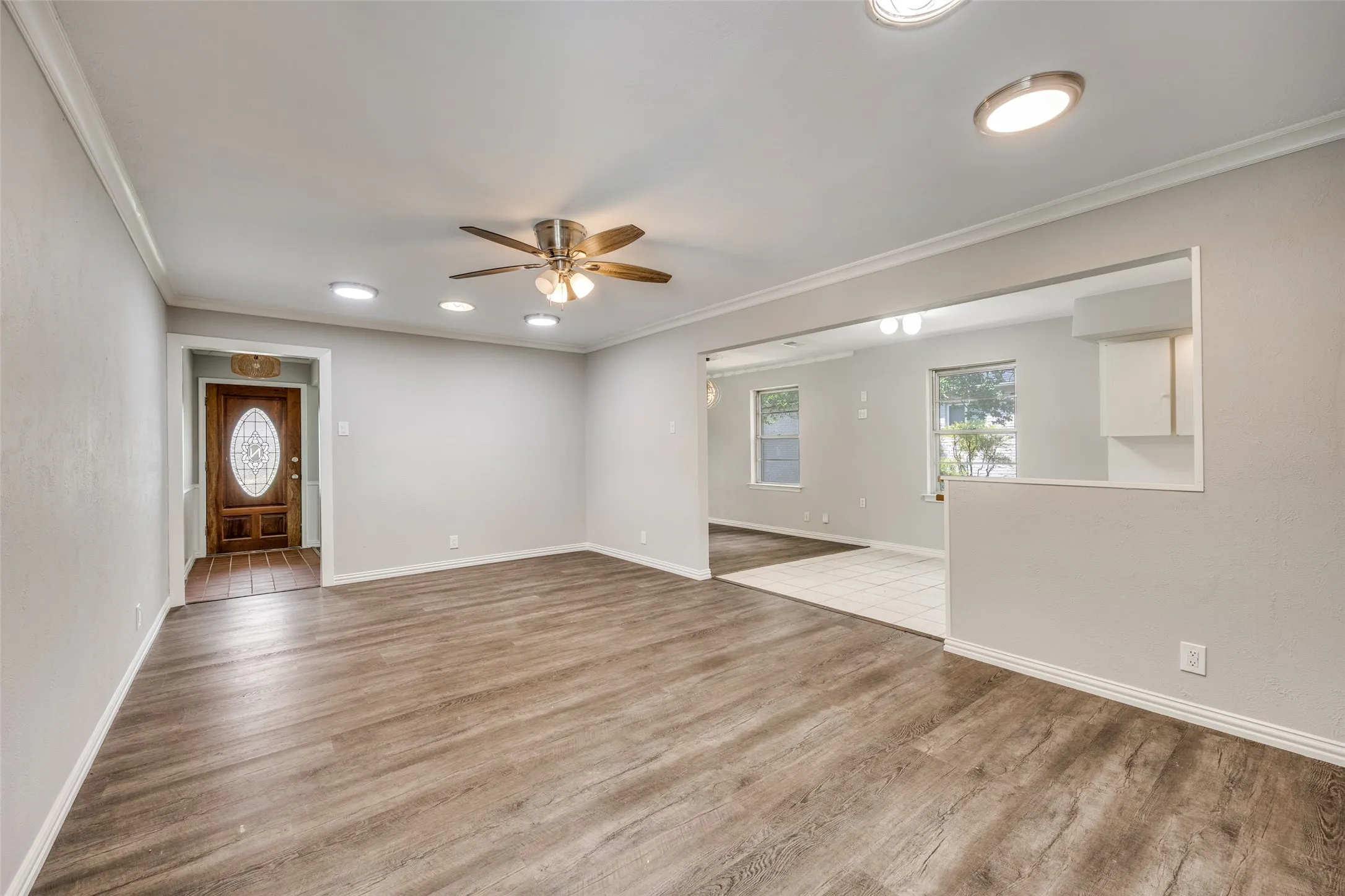 Single Family Residence For Sale in Dallas County , 530 Parkview Lane, Richardson, Texas 75080, 3 Bedroom, 2 Bathroom, Garage spaces, 2,150 Sqft, built in 1962, mls#21332242, Real Estate Agent in Richardson, Homes For Sale in Dallas county, Homes For Sale in Richardson, Realtor in Richardson Texas, Real Estate Brokerage Independent Realty Texas, Luminita Cordes Realtor