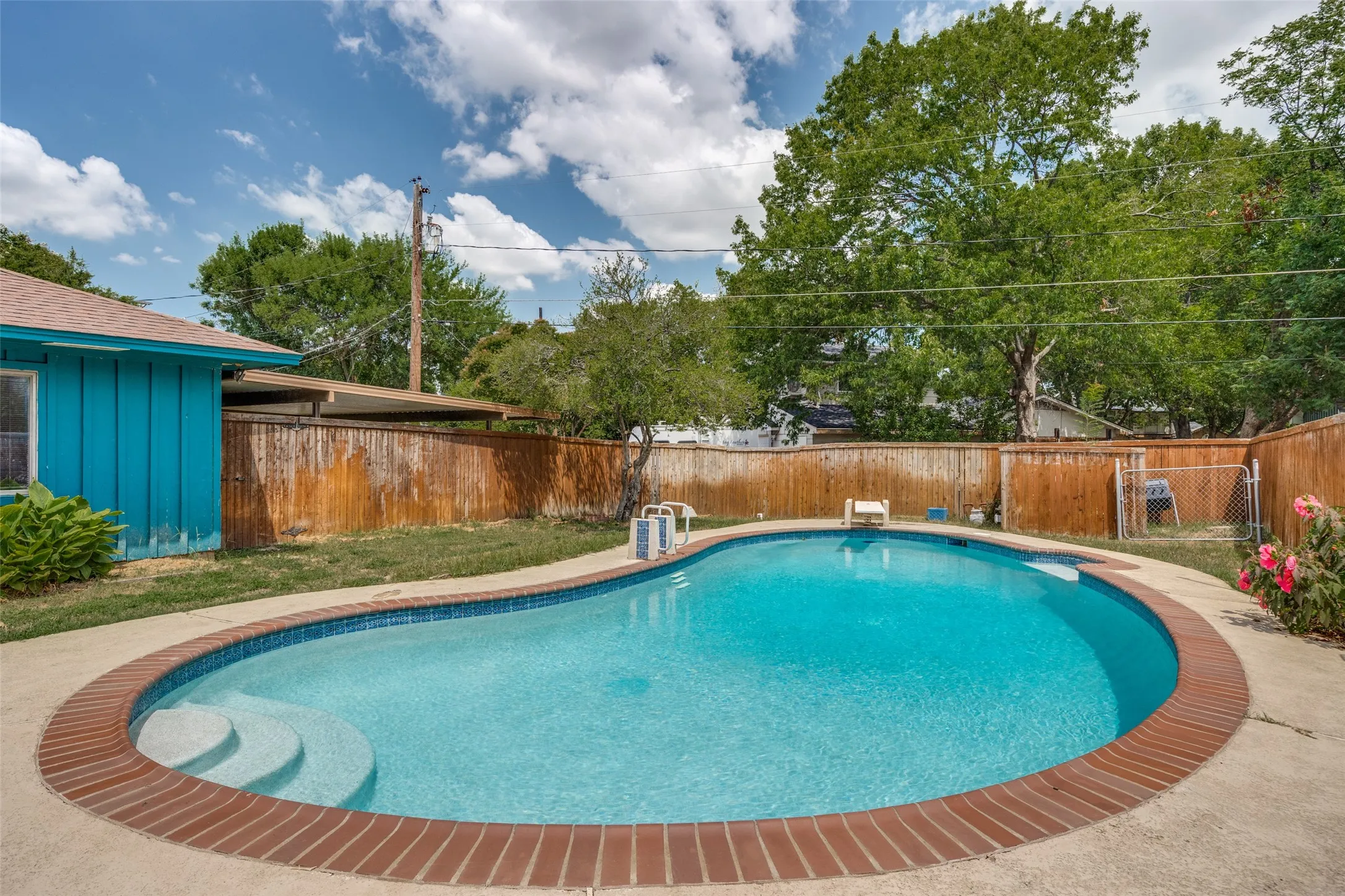 Single Family Residence For Sale in Dallas County , 530 Parkview Lane, Richardson, Texas 75080, 3 Bedroom, 2 Bathroom, Garage spaces, 2,150 Sqft, built in 1962, mls#21332242, Real Estate Agent in Richardson, Homes For Sale in Dallas county, Homes For Sale in Richardson, Realtor in Richardson Texas, Real Estate Brokerage Independent Realty Texas, Luminita Cordes Realtor