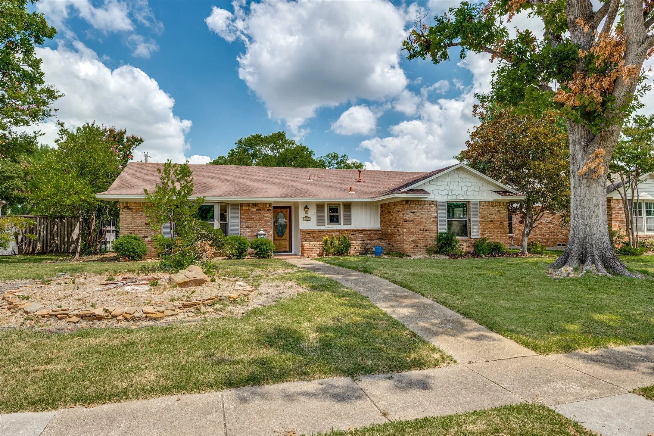 Single Family Residence For Sale in Dallas County , 530 Parkview Lane, Richardson, Texas 75080, 3 Bedroom, 2 Bathroom, Garage spaces, 2,150 Sqft, built in 1962, mls#21332242, Real Estate Agent in Richardson, Homes For Sale in Dallas county, Homes For Sale in Richardson, Realtor in Richardson Texas, Real Estate Brokerage Independent Realty Texas, Luminita Cordes Realtor