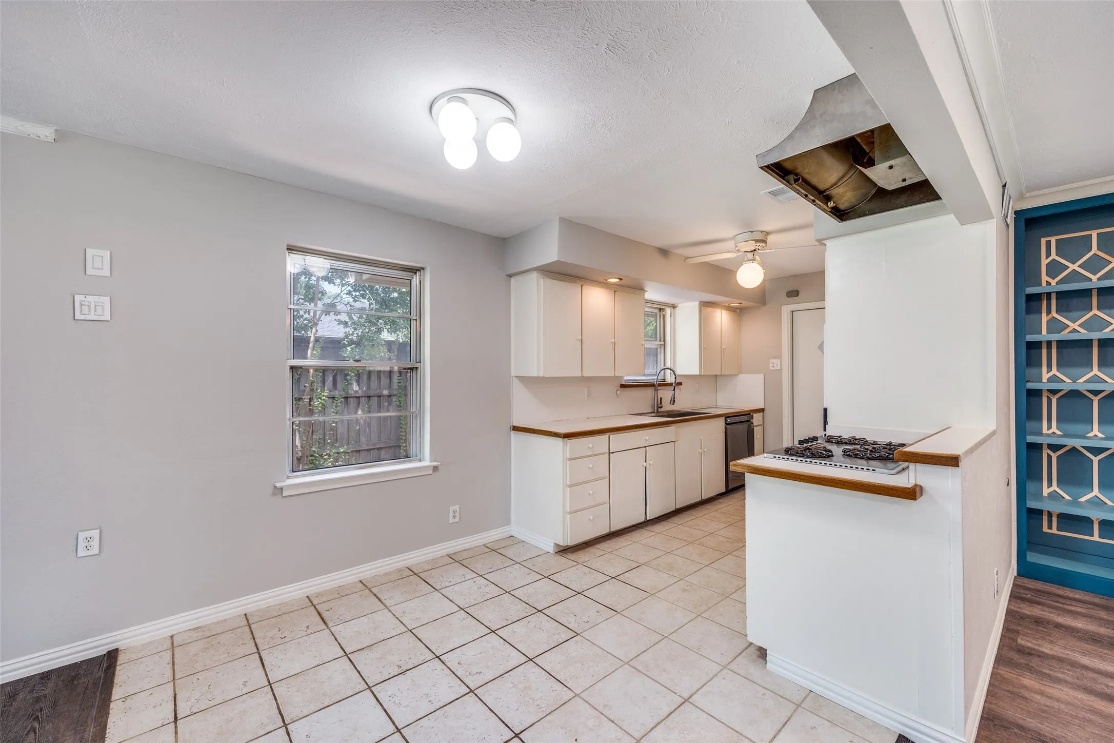 Single Family Residence For Sale in Dallas County , 530 Parkview Lane, Richardson, Texas 75080, 3 Bedroom, 2 Bathroom, Garage spaces, 2,150 Sqft, built in 1962, mls#21332242, Real Estate Agent in Richardson, Homes For Sale in Dallas county, Homes For Sale in Richardson, Realtor in Richardson Texas, Real Estate Brokerage Independent Realty Texas, Luminita Cordes Realtor