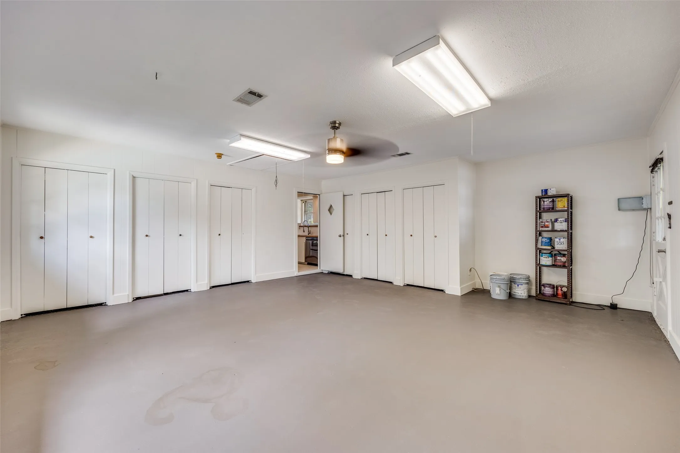 Single Family Residence For Sale in Dallas County , 530 Parkview Lane, Richardson, Texas 75080, 3 Bedroom, 2 Bathroom, Garage spaces, 2,150 Sqft, built in 1962, mls#21332242, Real Estate Agent in Richardson, Homes For Sale in Dallas county, Homes For Sale in Richardson, Realtor in Richardson Texas, Real Estate Brokerage Independent Realty Texas, Luminita Cordes Realtor