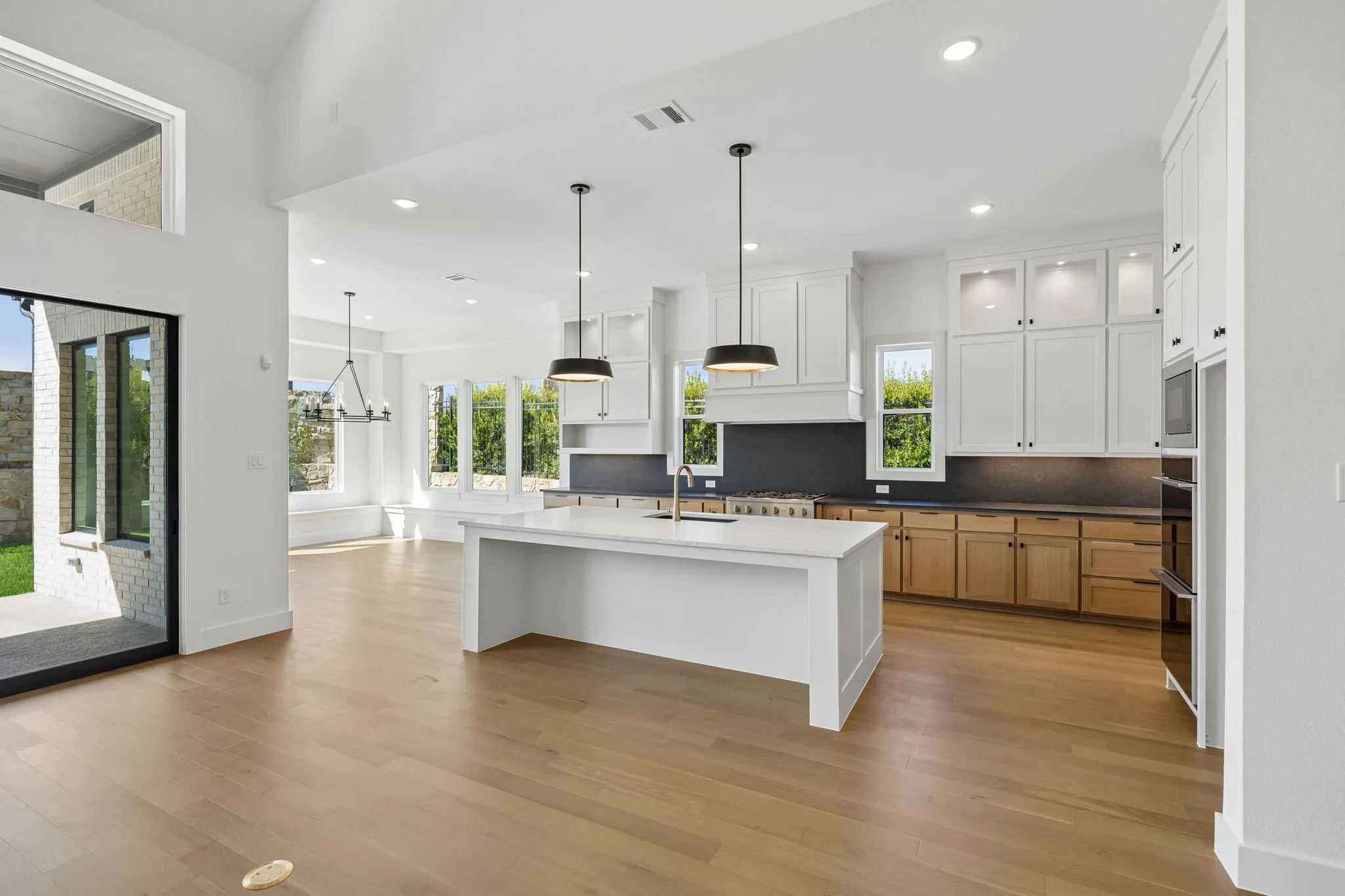 The chef in the family will never be left out of the party in this truly amazing kitchen.