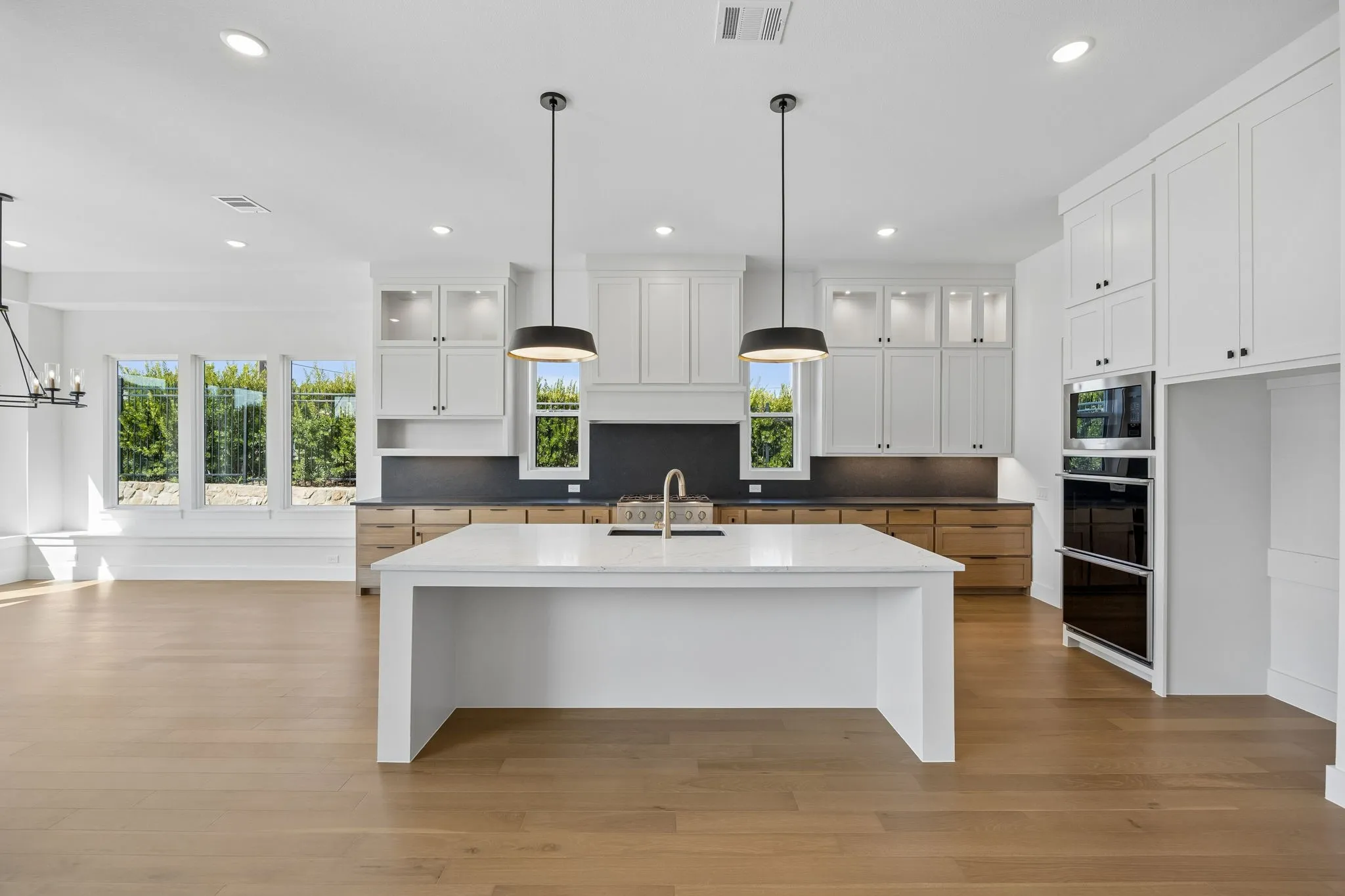 Sophisticated and beautiful, the dream kitchen in our Hayden plan is all that you have dreamed of and more!