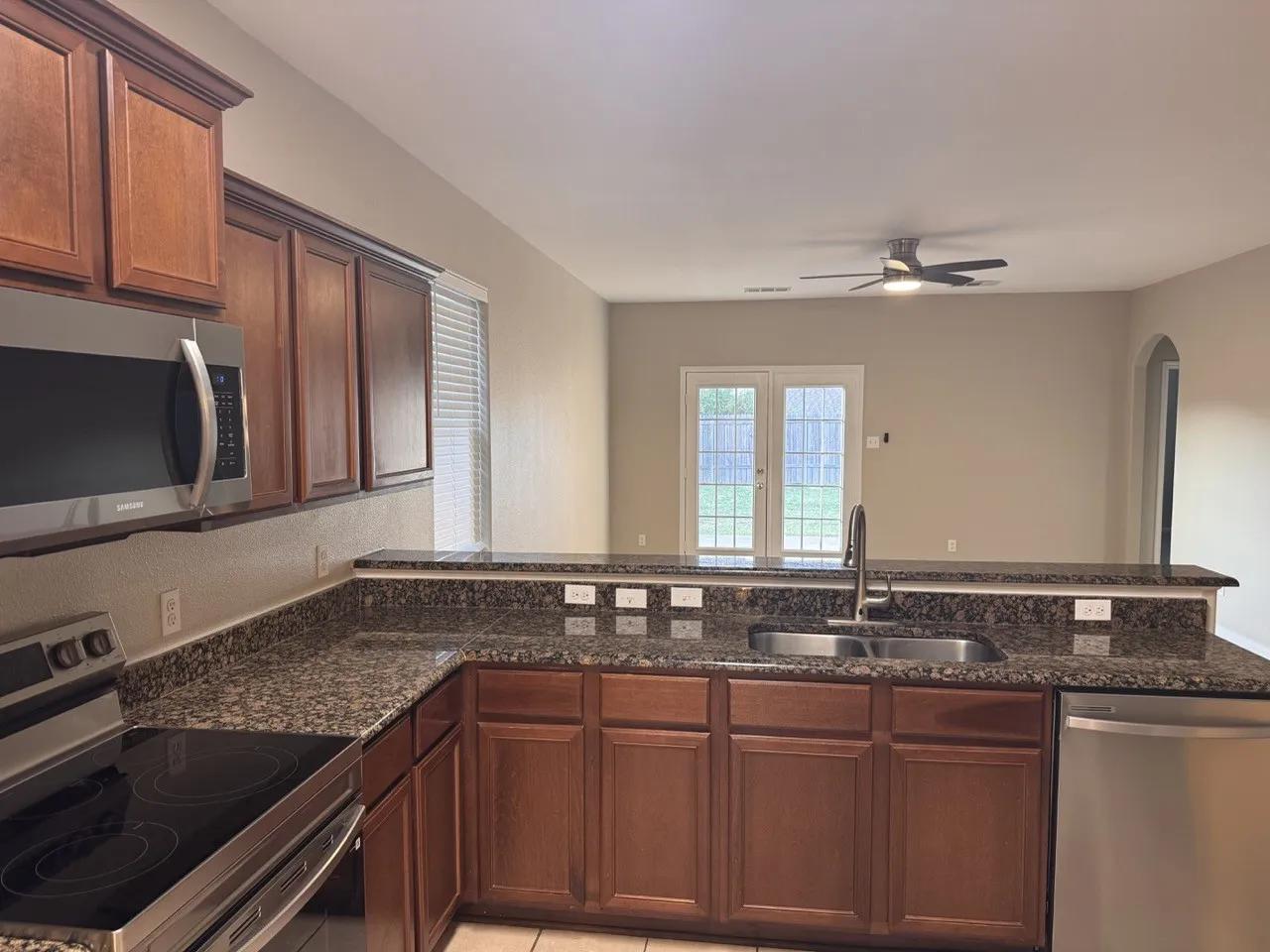 Single Family Residence For Sale in Collin County , 231 Lamont Road, Anna, Texas 75409, 3 Bedrooms, 2 Bathrooms, 2 Garage spaces, 1,613 Sqft, built in 2013, Price $259,900, mls#21332910, Real Estate Agent in Anna, Homes For Sale in Collin county, Homes For Sale in Anna, Realtor in Anna Texas, Real Estate Brokerage Independent Realty Texas, Luminita Cordes Realtor