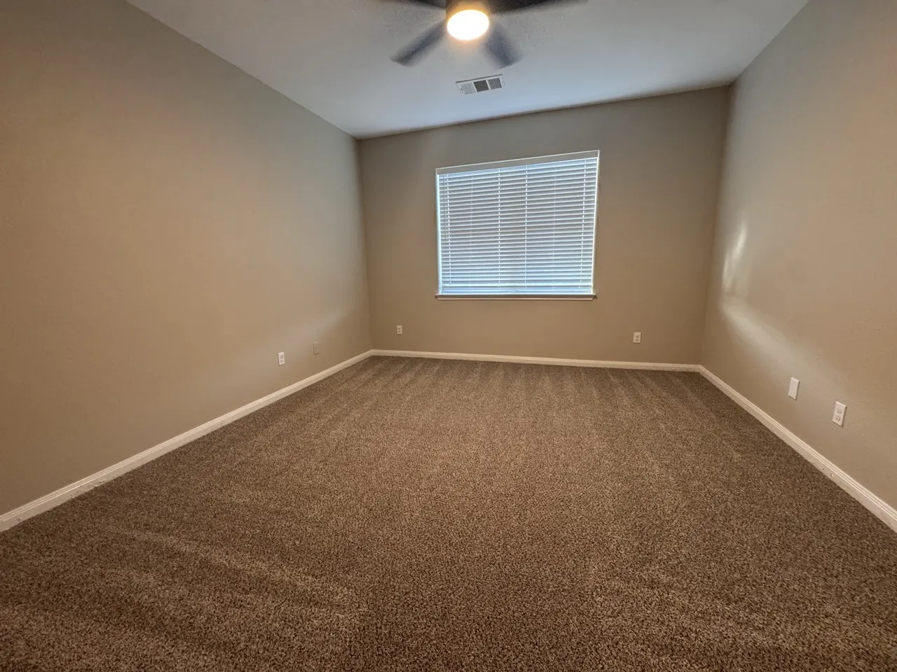 Single Family Residence For Sale in Collin County , 231 Lamont Road, Anna, Texas 75409, 3 Bedrooms, 2 Bathrooms, 2 Garage spaces, 1,613 Sqft, built in 2013, Price $259,900, mls#21332910, Real Estate Agent in Anna, Homes For Sale in Collin county, Homes For Sale in Anna, Realtor in Anna Texas, Real Estate Brokerage Independent Realty Texas, Luminita Cordes Realtor