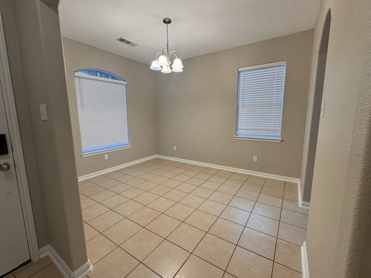 Single Family Residence For Sale in Collin County , 231 Lamont Road, Anna, Texas 75409, 3 Bedrooms, 2 Bathrooms, 2 Garage spaces, 1,613 Sqft, built in 2013, Price $259,900, mls#21332910, Real Estate Agent in Anna, Homes For Sale in Collin county, Homes For Sale in Anna, Realtor in Anna Texas, Real Estate Brokerage Independent Realty Texas, Luminita Cordes Realtor