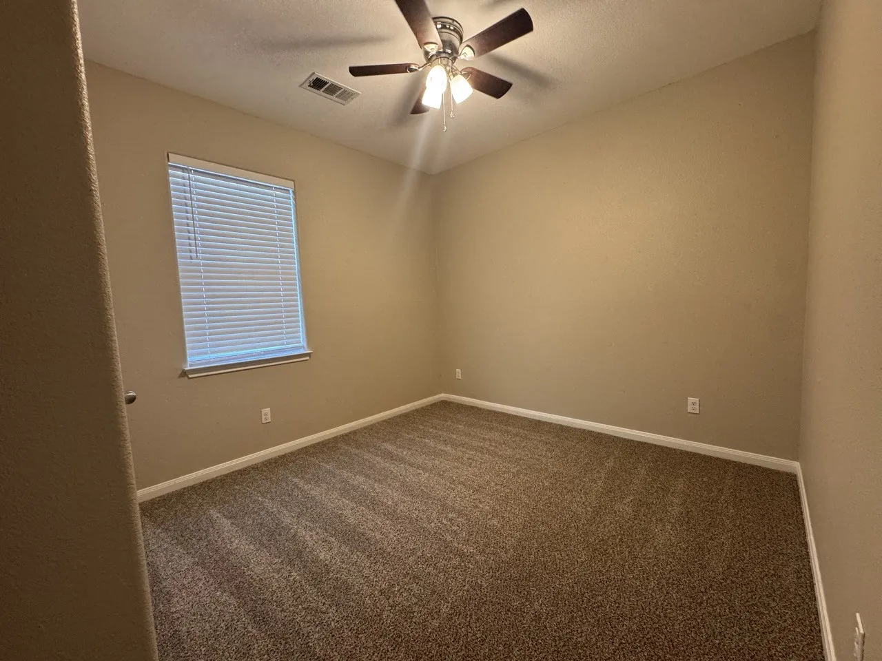 Single Family Residence For Sale in Collin County , 231 Lamont Road, Anna, Texas 75409, 3 Bedrooms, 2 Bathrooms, 2 Garage spaces, 1,613 Sqft, built in 2013, Price $259,900, mls#21332910, Real Estate Agent in Anna, Homes For Sale in Collin county, Homes For Sale in Anna, Realtor in Anna Texas, Real Estate Brokerage Independent Realty Texas, Luminita Cordes Realtor