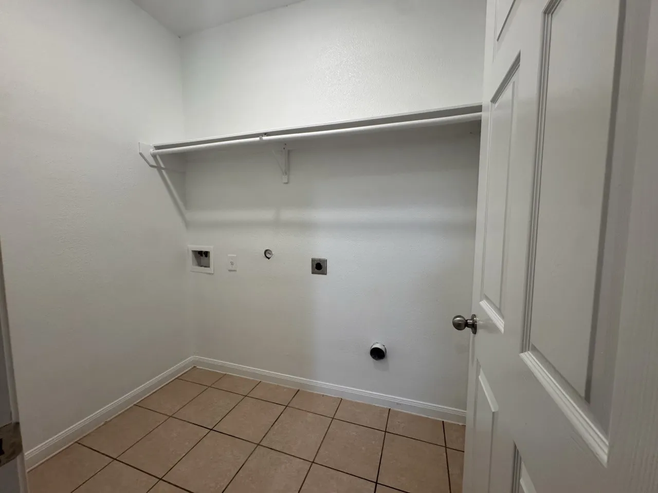 Single Family Residence For Sale in Collin County , 231 Lamont Road, Anna, Texas 75409, 3 Bedrooms, 2 Bathrooms, 2 Garage spaces, 1,613 Sqft, built in 2013, Price $259,900, mls#21332910, Real Estate Agent in Anna, Homes For Sale in Collin county, Homes For Sale in Anna, Realtor in Anna Texas, Real Estate Brokerage Independent Realty Texas, Luminita Cordes Realtor