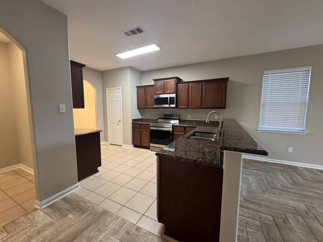 Single Family Residence For Sale in Collin County , 231 Lamont Road, Anna, Texas 75409, 3 Bedrooms, 2 Bathrooms, 2 Garage spaces, 1,613 Sqft, built in 2013, Price $259,900, mls#21332910, Real Estate Agent in Anna, Homes For Sale in Collin county, Homes For Sale in Anna, Realtor in Anna Texas, Real Estate Brokerage Independent Realty Texas, Luminita Cordes Realtor