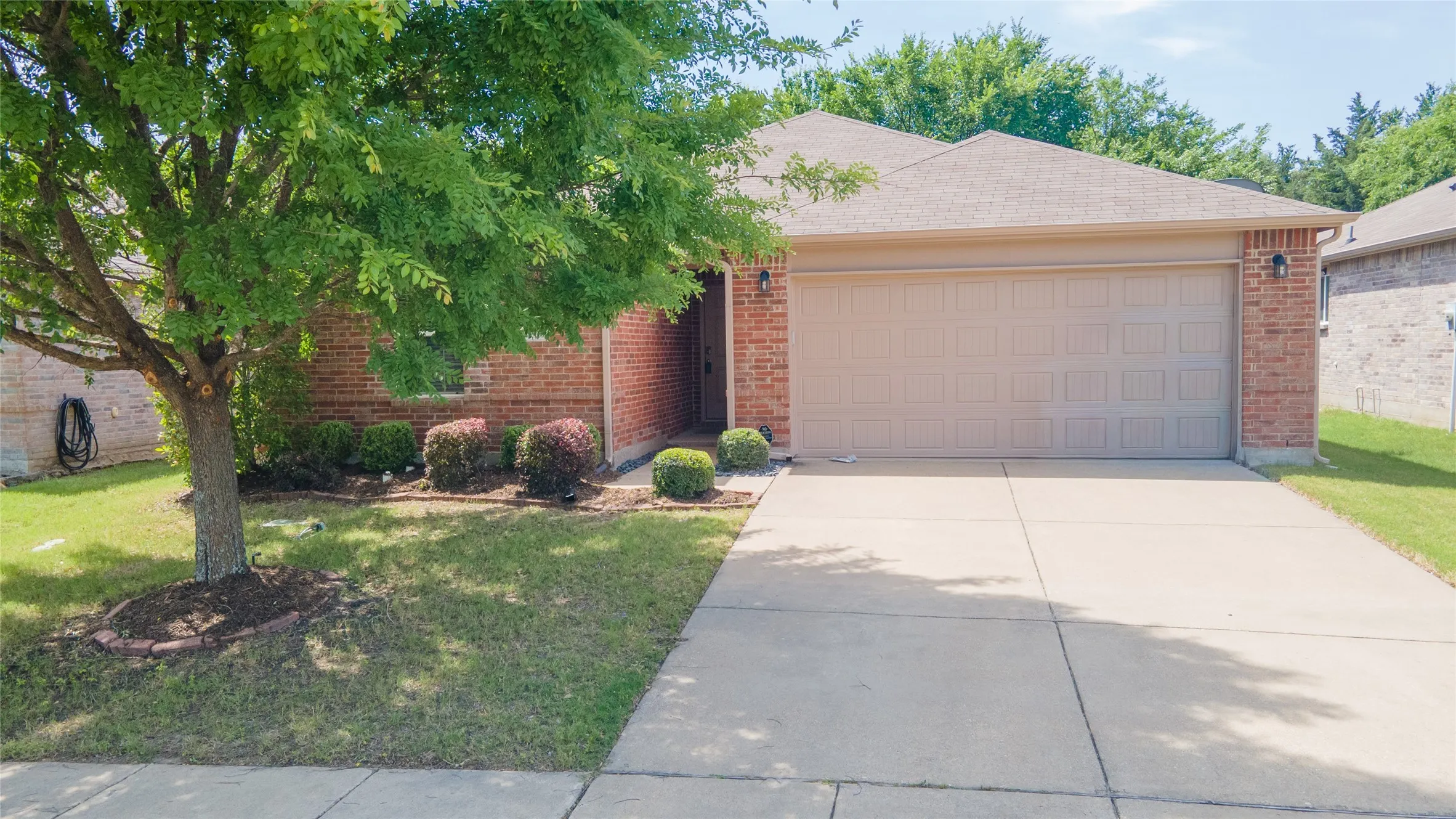 Single Family Residence For Sale in Rockwall County , 111 Tanglewood Drive, Fate, Texas 75189, 3 Bedroom, 2 Bathroom, 2 Garage spaces, 1,616 Sqft, built in 2014, mls#21329805, Real Estate Agent in Fate, Homes For Sale in Rockwall county, Homes For Sale in Fate, Realtor in Fate Texas, Real Estate Brokerage Independent Realty Texas, Luminita Cordes Realtor