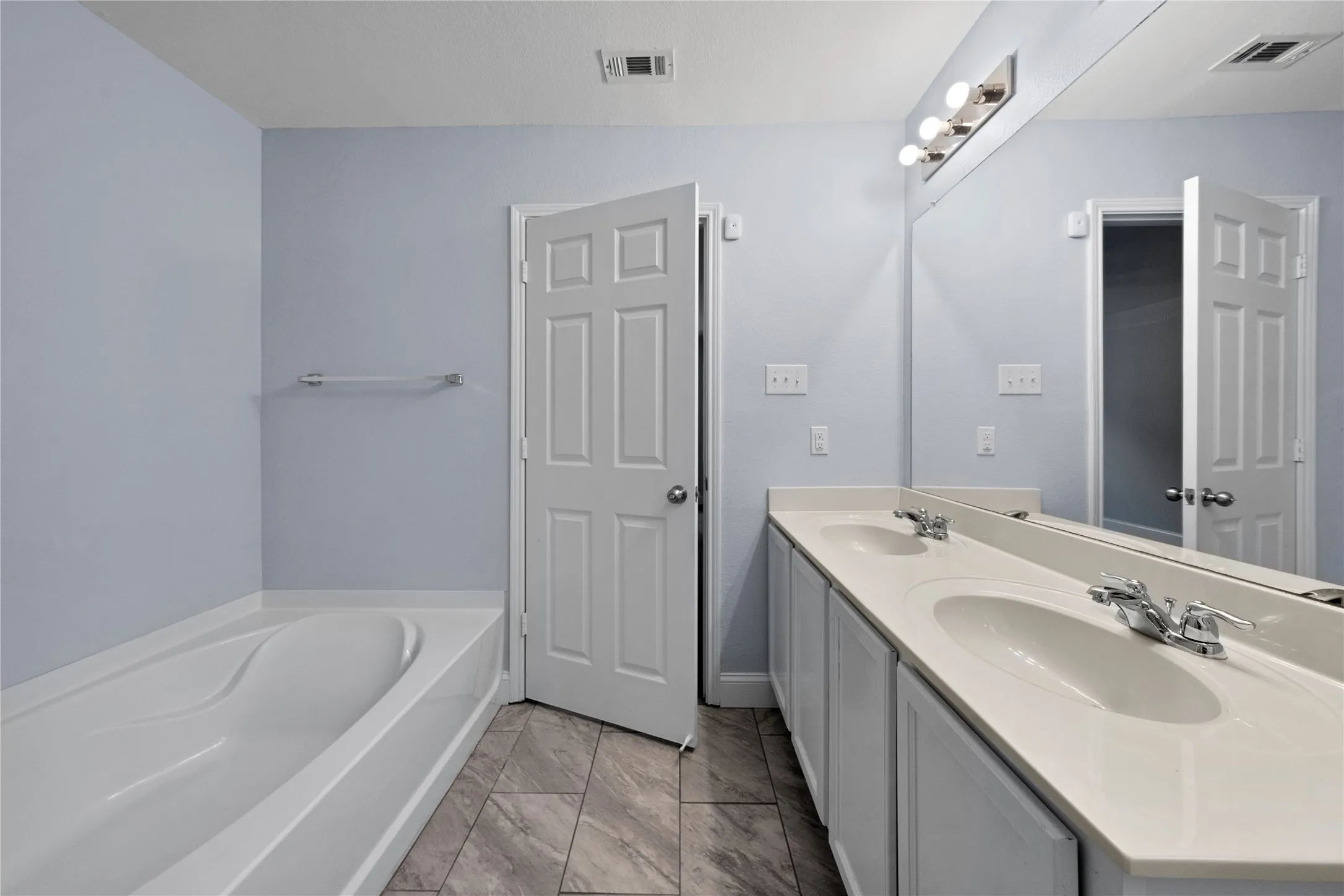 Single Family Residence For Sale in Rockwall County , 111 Tanglewood Drive, Fate, Texas 75189, 3 Bedroom, 2 Bathroom, 2 Garage spaces, 1,616 Sqft, built in 2014, mls#21329805, Real Estate Agent in Fate, Homes For Sale in Rockwall county, Homes For Sale in Fate, Realtor in Fate Texas, Real Estate Brokerage Independent Realty Texas, Luminita Cordes Realtor