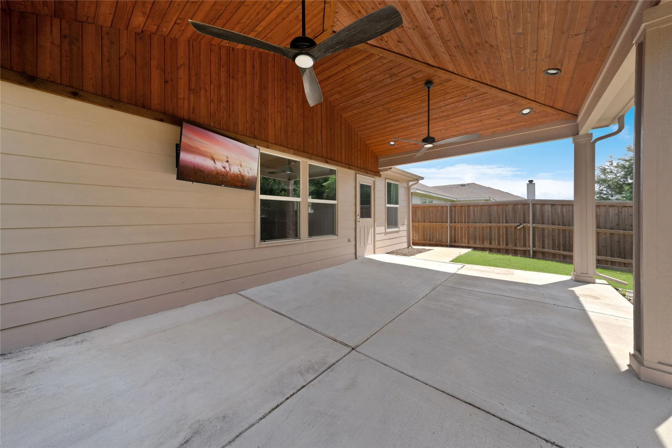 Single Family Residence For Sale in Rockwall County , 111 Tanglewood Drive, Fate, Texas 75189, 3 Bedroom, 2 Bathroom, 2 Garage spaces, 1,616 Sqft, built in 2014, mls#21329805, Real Estate Agent in Fate, Homes For Sale in Rockwall county, Homes For Sale in Fate, Realtor in Fate Texas, Real Estate Brokerage Independent Realty Texas, Luminita Cordes Realtor