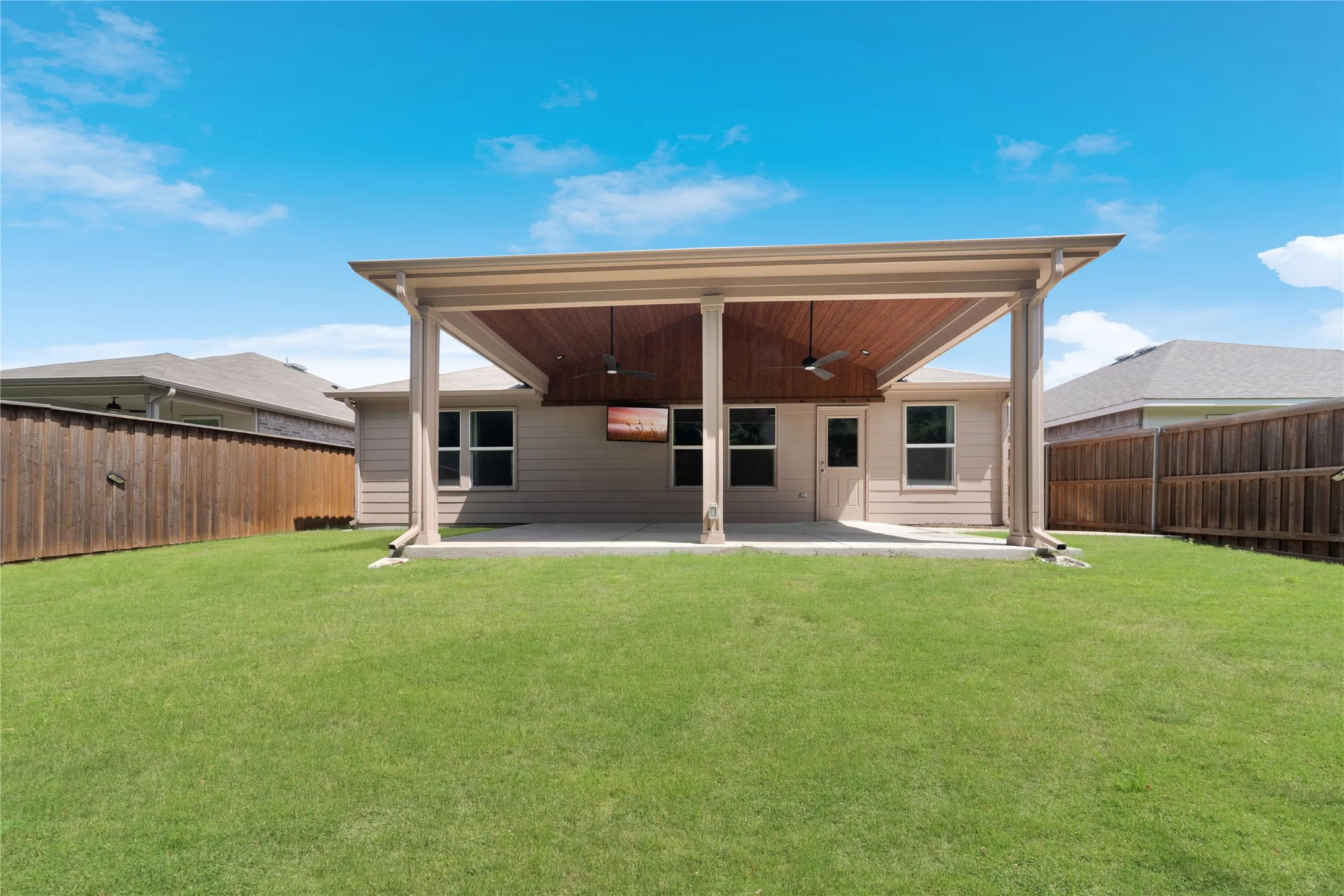 Single Family Residence For Sale in Rockwall County , 111 Tanglewood Drive, Fate, Texas 75189, 3 Bedroom, 2 Bathroom, 2 Garage spaces, 1,616 Sqft, built in 2014, mls#21329805, Real Estate Agent in Fate, Homes For Sale in Rockwall county, Homes For Sale in Fate, Realtor in Fate Texas, Real Estate Brokerage Independent Realty Texas, Luminita Cordes Realtor