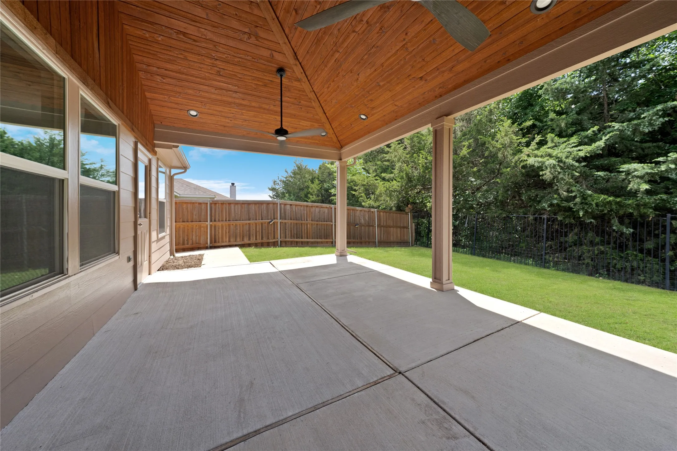 Single Family Residence For Sale in Rockwall County , 111 Tanglewood Drive, Fate, Texas 75189, 3 Bedroom, 2 Bathroom, 2 Garage spaces, 1,616 Sqft, built in 2014, mls#21329805, Real Estate Agent in Fate, Homes For Sale in Rockwall county, Homes For Sale in Fate, Realtor in Fate Texas, Real Estate Brokerage Independent Realty Texas, Luminita Cordes Realtor