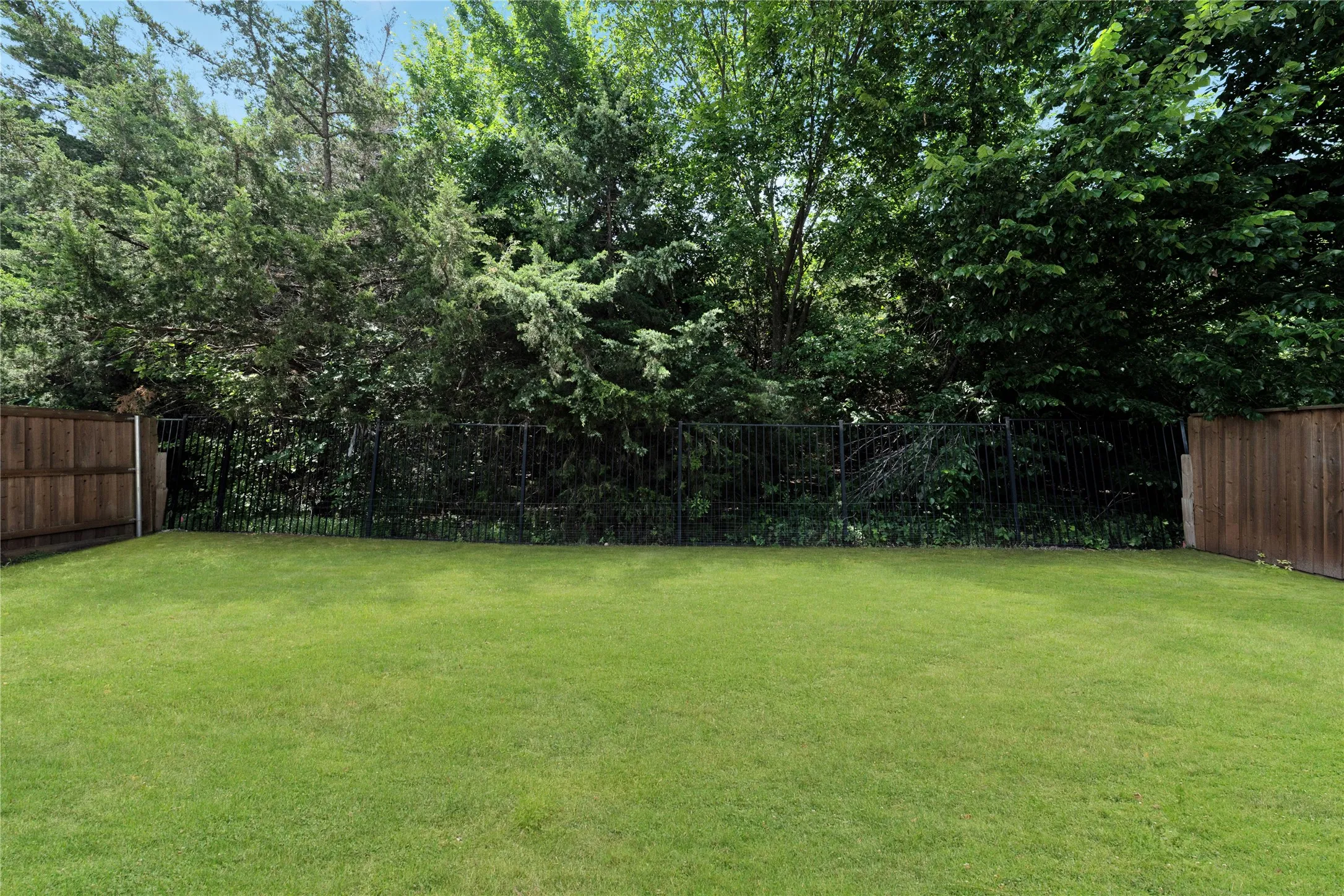 Single Family Residence For Sale in Rockwall County , 111 Tanglewood Drive, Fate, Texas 75189, 3 Bedroom, 2 Bathroom, 2 Garage spaces, 1,616 Sqft, built in 2014, mls#21329805, Real Estate Agent in Fate, Homes For Sale in Rockwall county, Homes For Sale in Fate, Realtor in Fate Texas, Real Estate Brokerage Independent Realty Texas, Luminita Cordes Realtor
