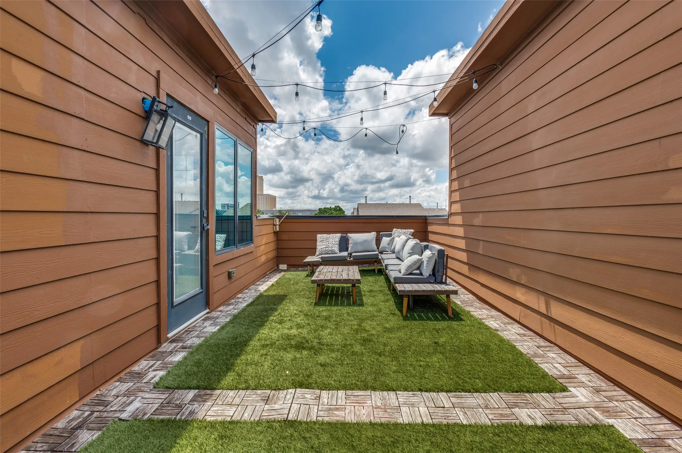 Condominium For Rent in Dallas County , 1910 Caddo Street B105, Dallas, Texas 75204, 2 Bedroom, 3 Bathroom, 2 Garage spaces, 1,500 Sqft, built in 2019, mls#21331296, Real Estate Agent in Dallas, Homes For Rent in Dallas county, Homes For Rent in Dallas, Realtor in Dallas Texas, Real Estate Brokerage Independent Realty Texas, Luminita Cordes Realtor