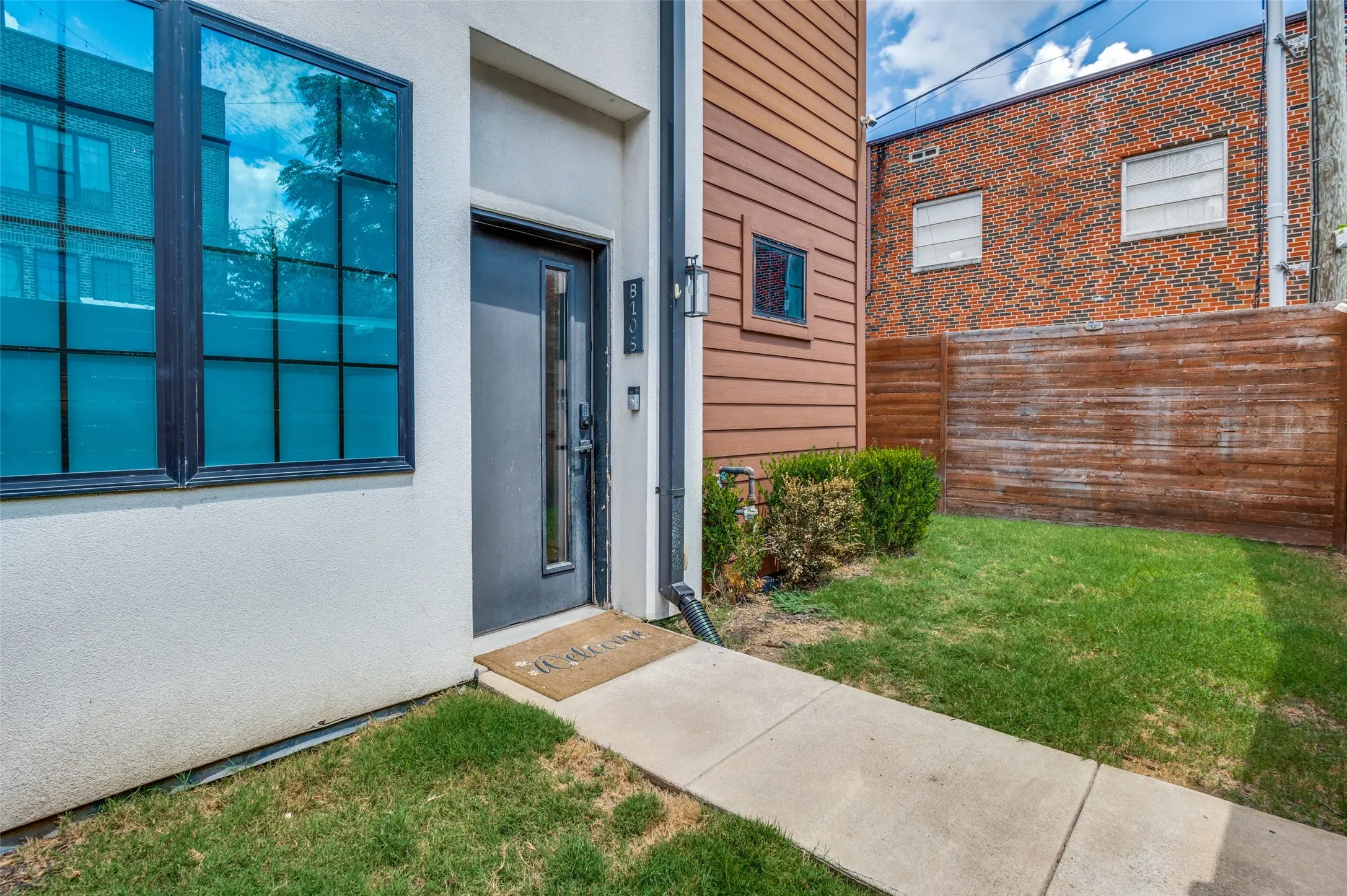 Condominium For Rent in Dallas County , 1910 Caddo Street B105, Dallas, Texas 75204, 2 Bedroom, 3 Bathroom, 2 Garage spaces, 1,500 Sqft, built in 2019, mls#21331296, Real Estate Agent in Dallas, Homes For Rent in Dallas county, Homes For Rent in Dallas, Realtor in Dallas Texas, Real Estate Brokerage Independent Realty Texas, Luminita Cordes Realtor
