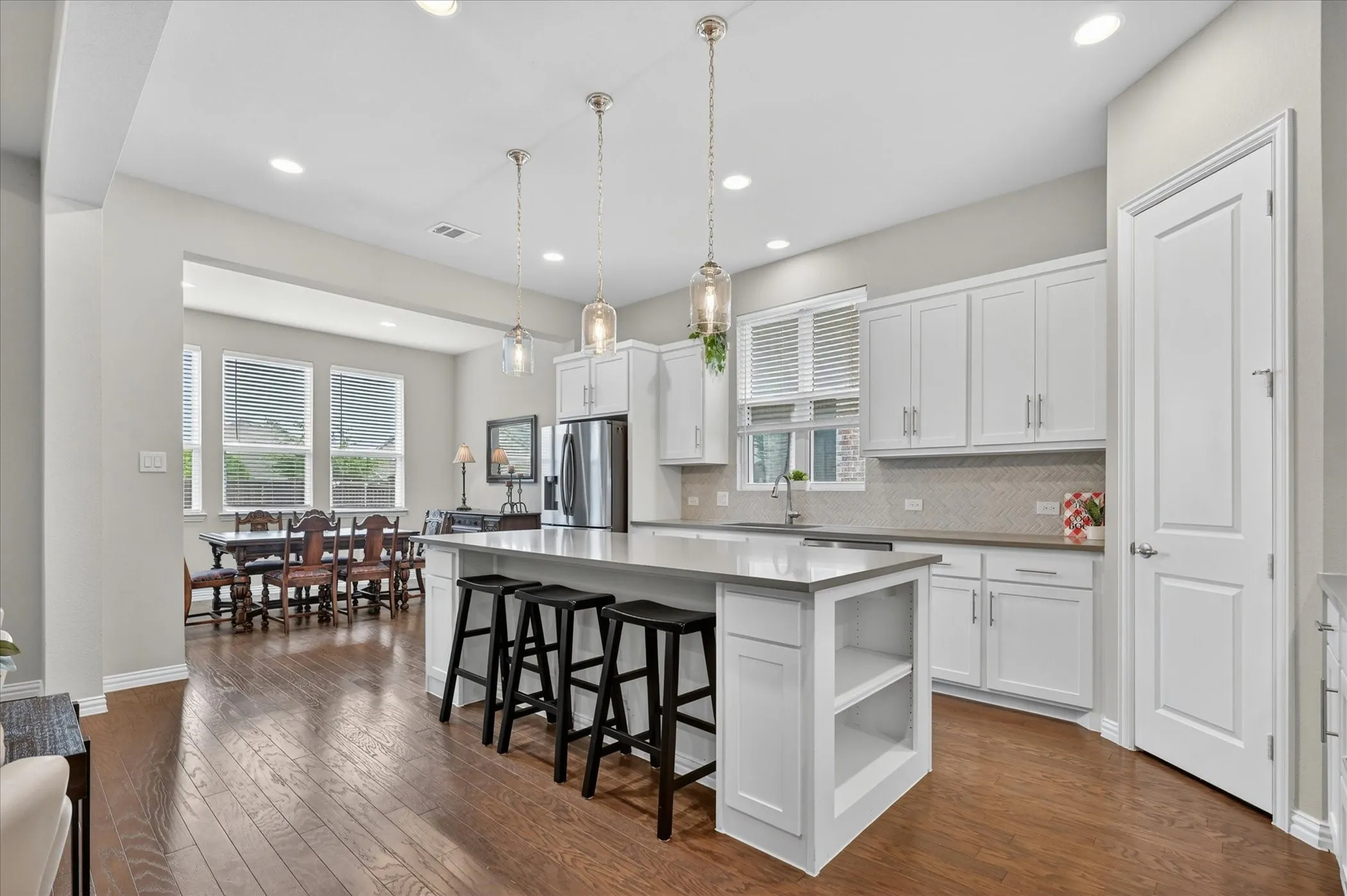 Single Family Residence For Sale in Collin County , 713 Rous Falls Drive, Mc Kinney, Texas 75071, 3 Bedroom, 3 Bathroom, 2 Garage spaces, 2,363 Sqft, built in 2019, mls#21332333, Real Estate Agent in Mc Kinney, Homes For Sale in Collin county, Homes For Sale in Mc Kinney, Realtor in Mc Kinney Texas, Real Estate Brokerage Independent Realty Texas, Luminita Cordes Realtor