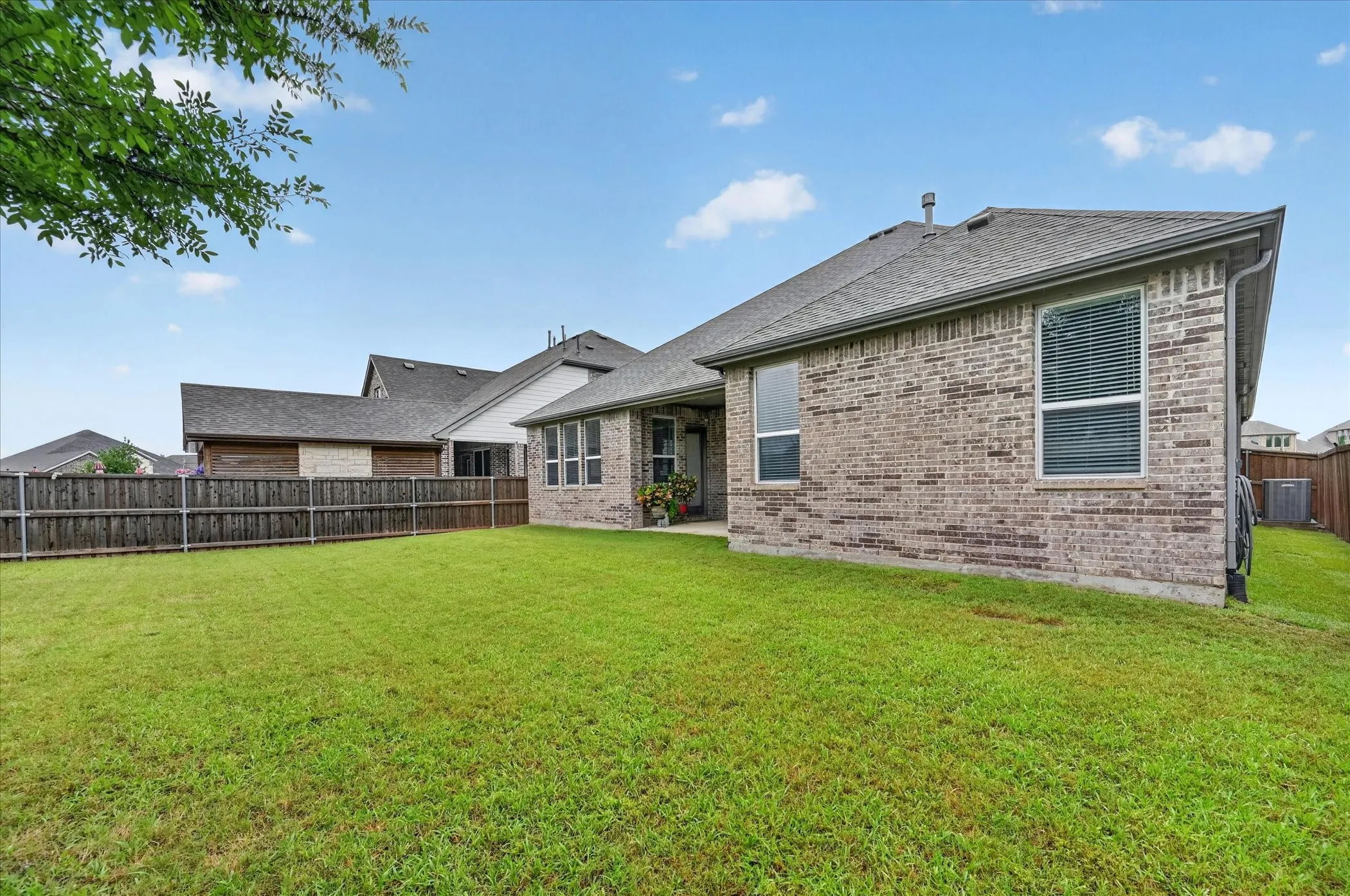 Single Family Residence For Sale in Collin County , 713 Rous Falls Drive, Mc Kinney, Texas 75071, 3 Bedroom, 3 Bathroom, 2 Garage spaces, 2,363 Sqft, built in 2019, mls#21332333, Real Estate Agent in Mc Kinney, Homes For Sale in Collin county, Homes For Sale in Mc Kinney, Realtor in Mc Kinney Texas, Real Estate Brokerage Independent Realty Texas, Luminita Cordes Realtor