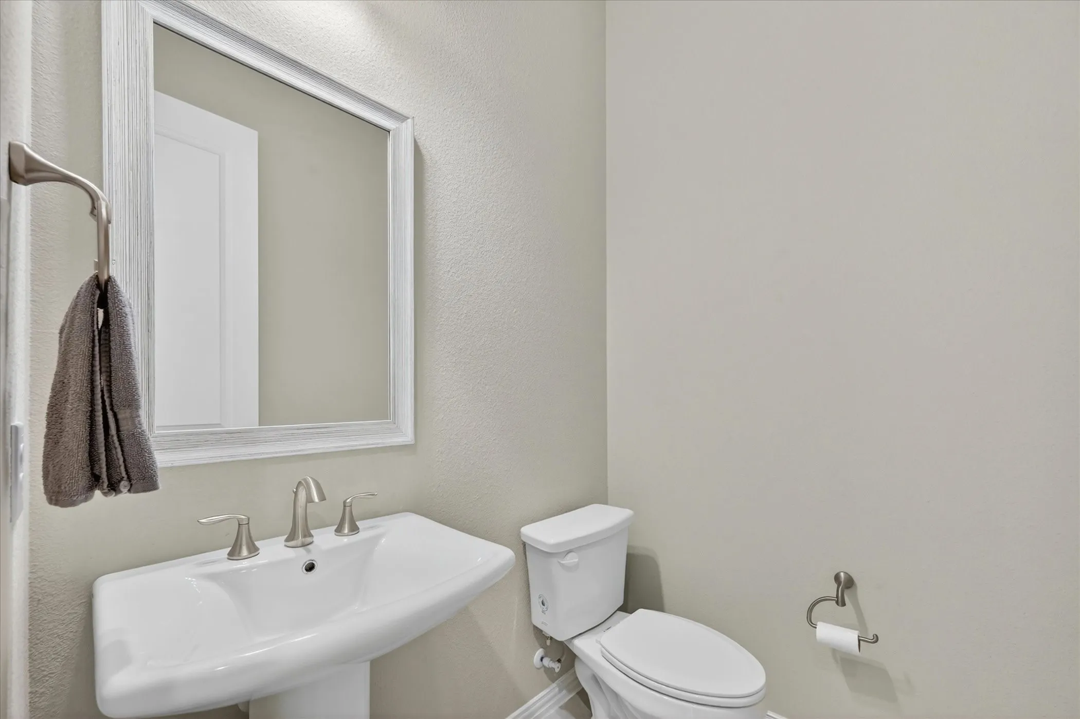 Single Family Residence For Sale in Collin County , 713 Rous Falls Drive, Mc Kinney, Texas 75071, 3 Bedroom, 3 Bathroom, 2 Garage spaces, 2,363 Sqft, built in 2019, mls#21332333, Real Estate Agent in Mc Kinney, Homes For Sale in Collin county, Homes For Sale in Mc Kinney, Realtor in Mc Kinney Texas, Real Estate Brokerage Independent Realty Texas, Luminita Cordes Realtor