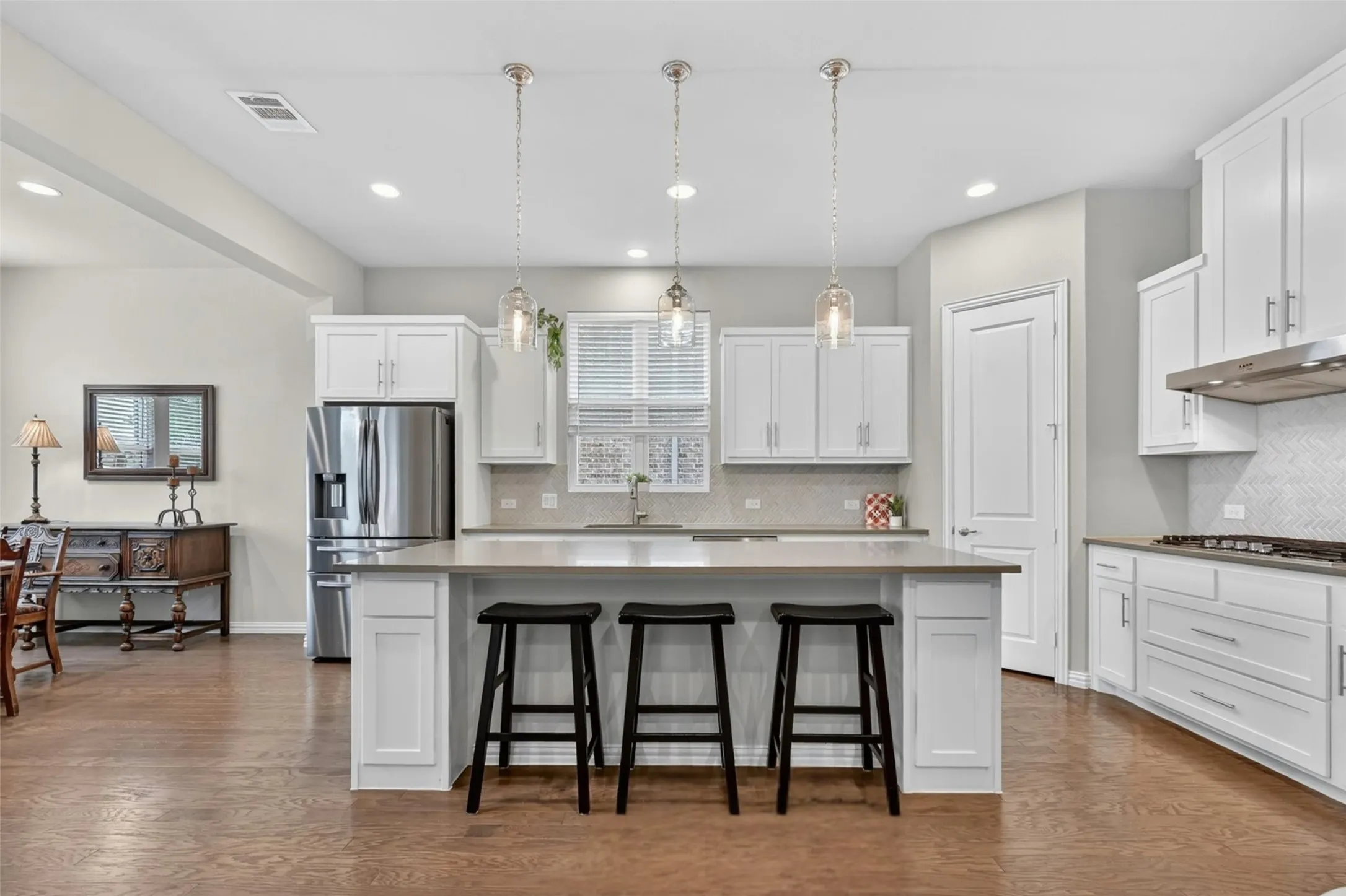 Single Family Residence For Sale in Collin County , 713 Rous Falls Drive, Mc Kinney, Texas 75071, 3 Bedroom, 3 Bathroom, 2 Garage spaces, 2,363 Sqft, built in 2019, mls#21332333, Real Estate Agent in Mc Kinney, Homes For Sale in Collin county, Homes For Sale in Mc Kinney, Realtor in Mc Kinney Texas, Real Estate Brokerage Independent Realty Texas, Luminita Cordes Realtor