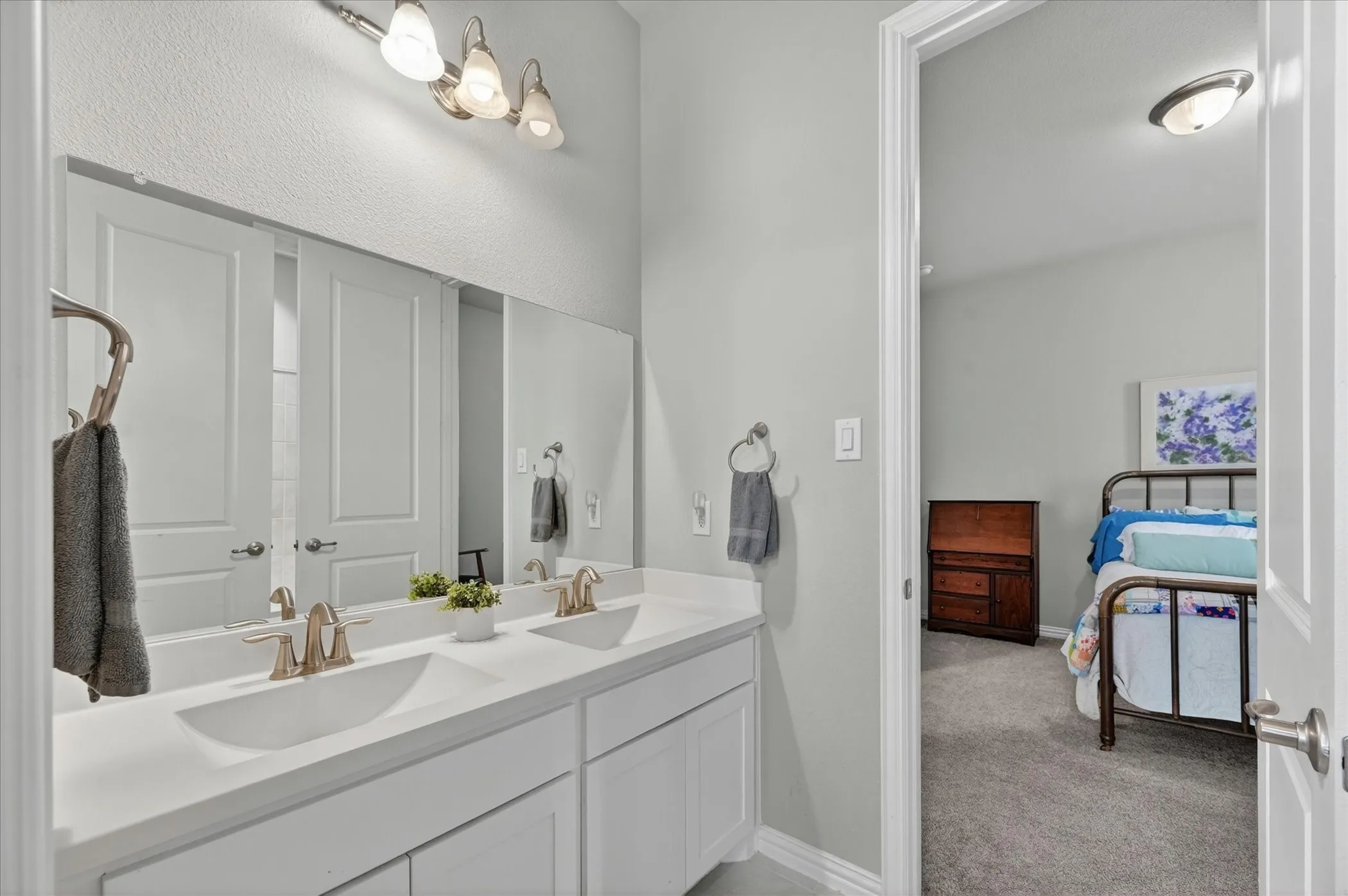 Single Family Residence For Sale in Collin County , 713 Rous Falls Drive, Mc Kinney, Texas 75071, 3 Bedroom, 3 Bathroom, 2 Garage spaces, 2,363 Sqft, built in 2019, mls#21332333, Real Estate Agent in Mc Kinney, Homes For Sale in Collin county, Homes For Sale in Mc Kinney, Realtor in Mc Kinney Texas, Real Estate Brokerage Independent Realty Texas, Luminita Cordes Realtor