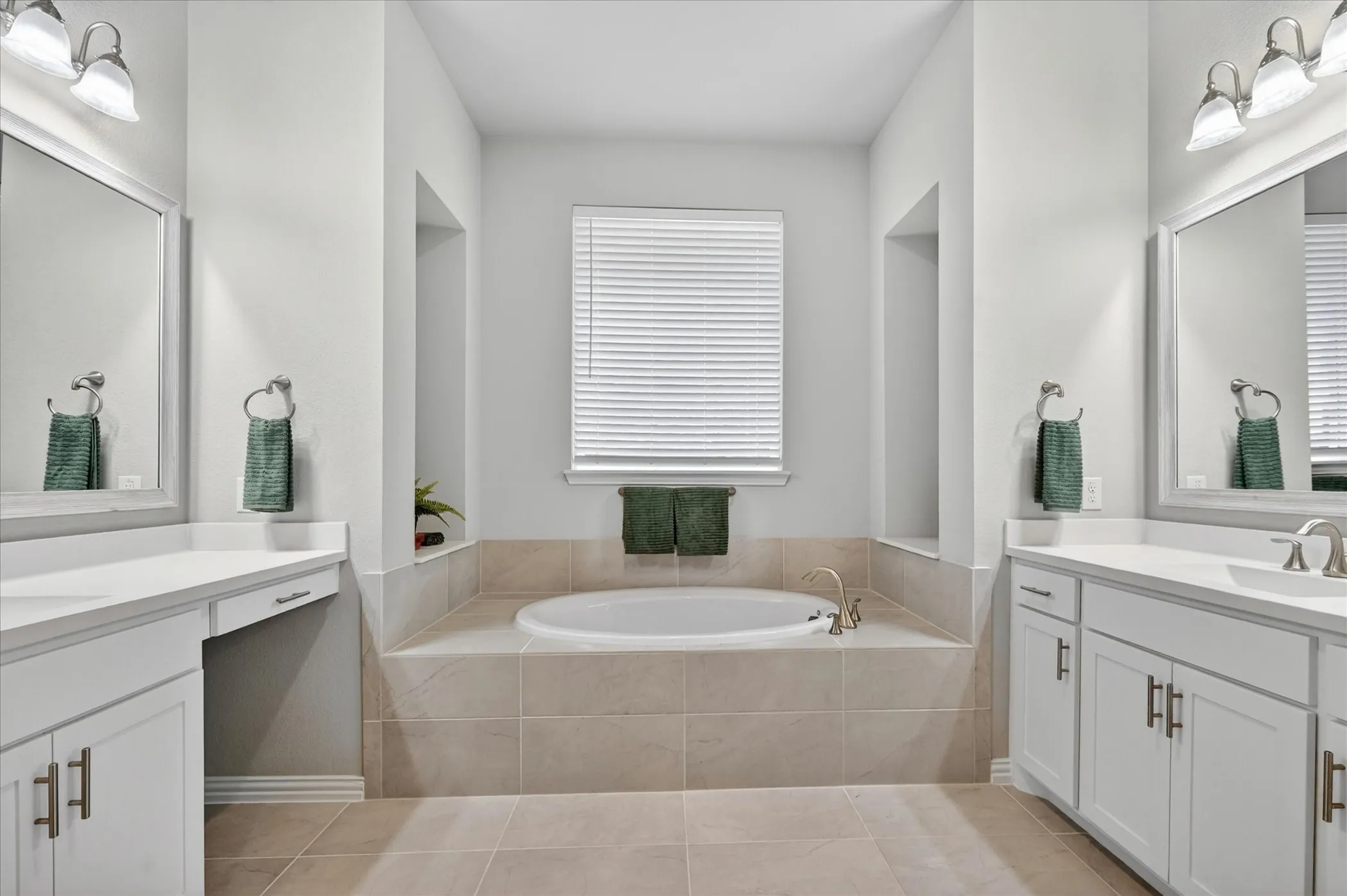 Single Family Residence For Sale in Collin County , 713 Rous Falls Drive, Mc Kinney, Texas 75071, 3 Bedroom, 3 Bathroom, 2 Garage spaces, 2,363 Sqft, built in 2019, mls#21332333, Real Estate Agent in Mc Kinney, Homes For Sale in Collin county, Homes For Sale in Mc Kinney, Realtor in Mc Kinney Texas, Real Estate Brokerage Independent Realty Texas, Luminita Cordes Realtor