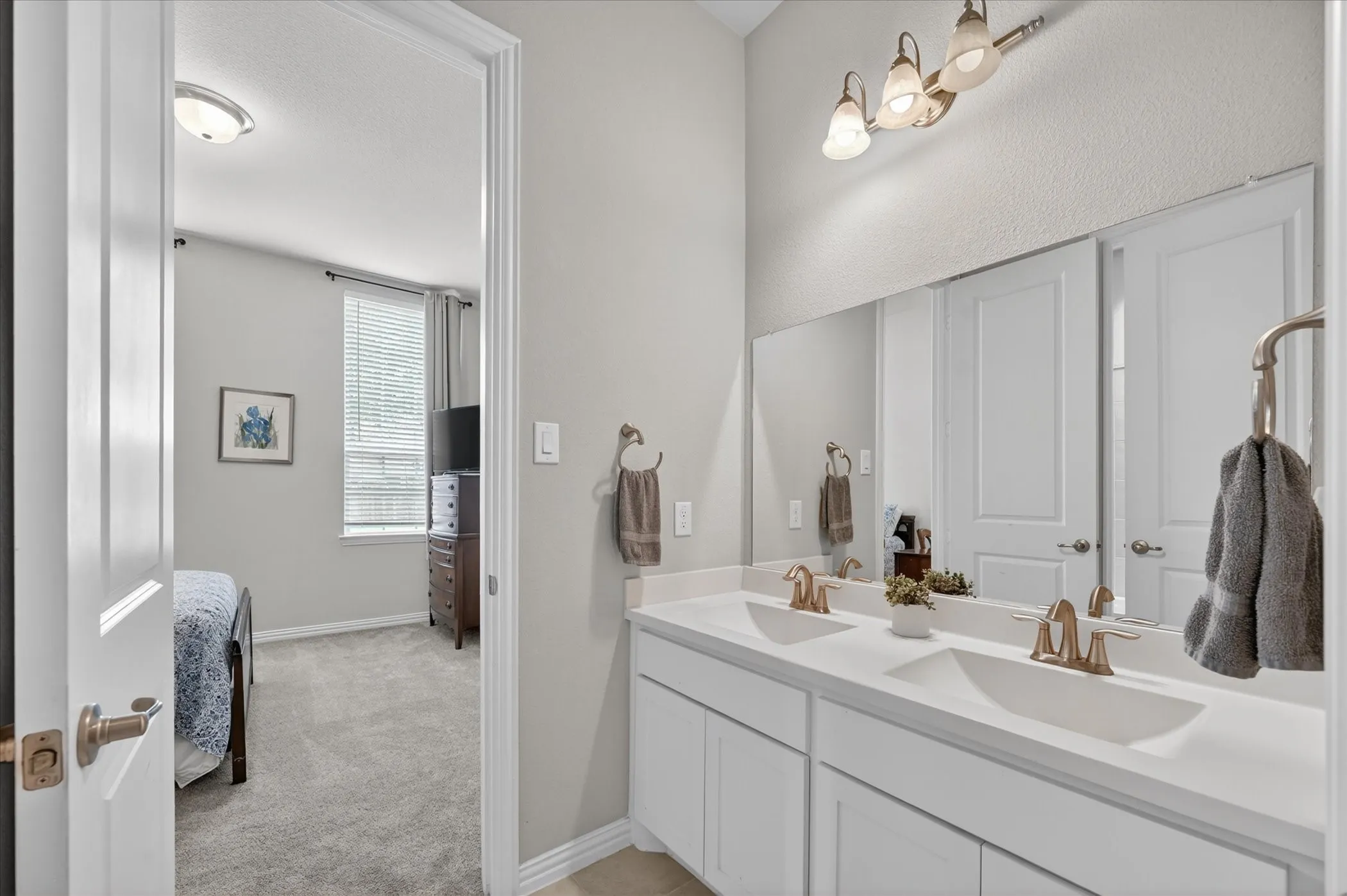 Single Family Residence For Sale in Collin County , 713 Rous Falls Drive, Mc Kinney, Texas 75071, 3 Bedroom, 3 Bathroom, 2 Garage spaces, 2,363 Sqft, built in 2019, mls#21332333, Real Estate Agent in Mc Kinney, Homes For Sale in Collin county, Homes For Sale in Mc Kinney, Realtor in Mc Kinney Texas, Real Estate Brokerage Independent Realty Texas, Luminita Cordes Realtor