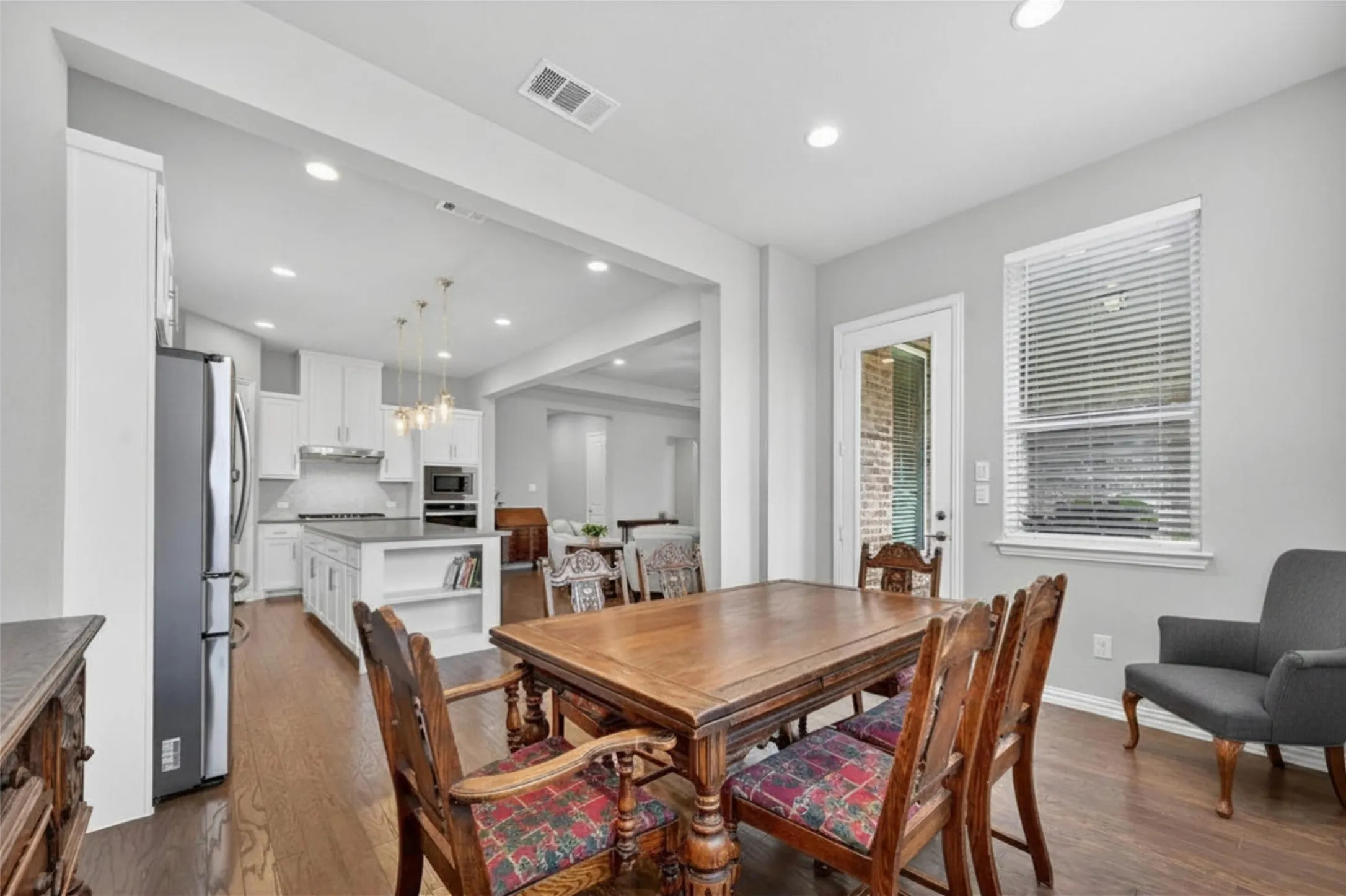 Single Family Residence For Sale in Collin County , 713 Rous Falls Drive, Mc Kinney, Texas 75071, 3 Bedroom, 3 Bathroom, 2 Garage spaces, 2,363 Sqft, built in 2019, mls#21332333, Real Estate Agent in Mc Kinney, Homes For Sale in Collin county, Homes For Sale in Mc Kinney, Realtor in Mc Kinney Texas, Real Estate Brokerage Independent Realty Texas, Luminita Cordes Realtor
