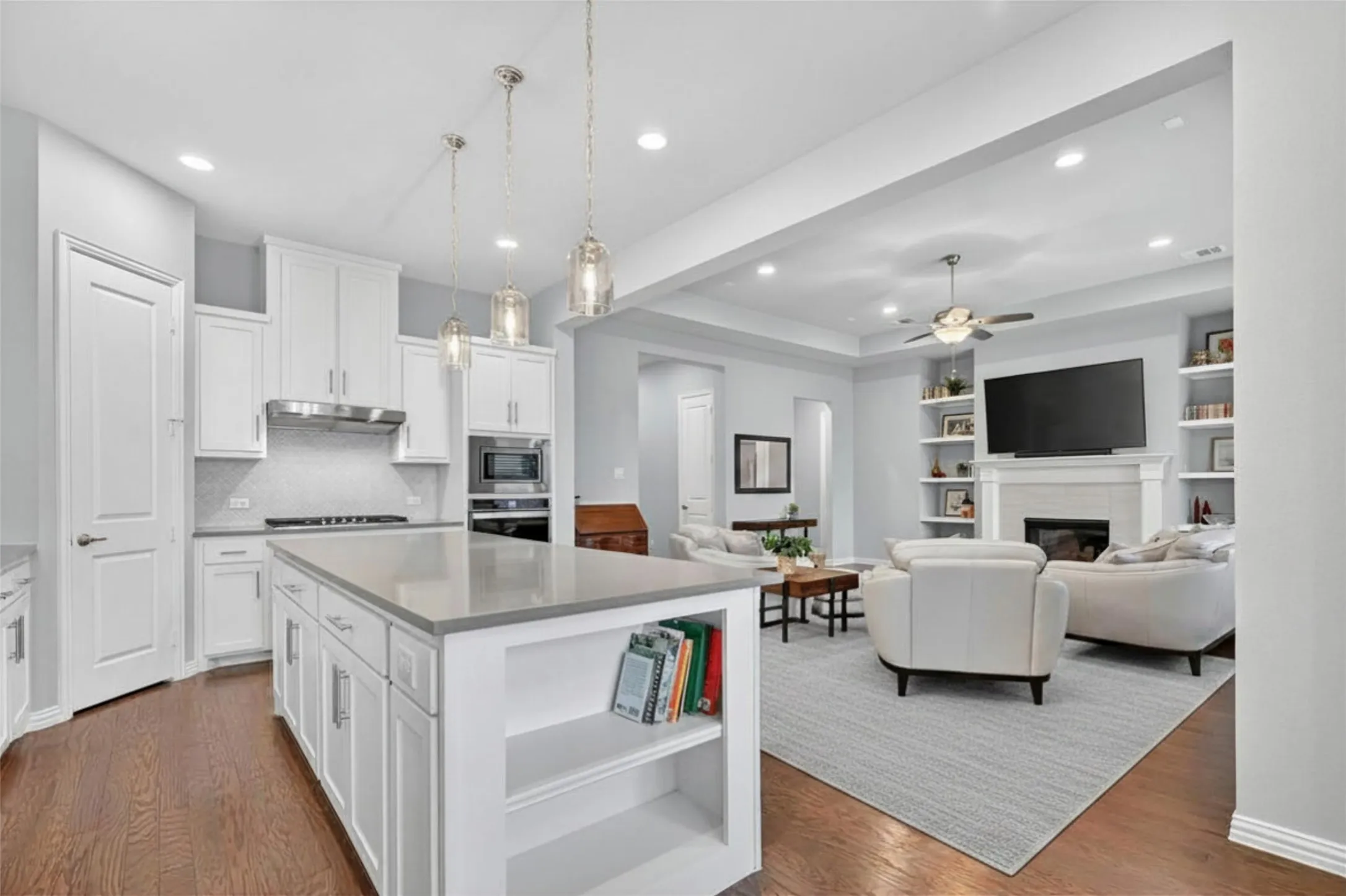 Single Family Residence For Sale in Collin County , 713 Rous Falls Drive, Mc Kinney, Texas 75071, 3 Bedroom, 3 Bathroom, 2 Garage spaces, 2,363 Sqft, built in 2019, mls#21332333, Real Estate Agent in Mc Kinney, Homes For Sale in Collin county, Homes For Sale in Mc Kinney, Realtor in Mc Kinney Texas, Real Estate Brokerage Independent Realty Texas, Luminita Cordes Realtor