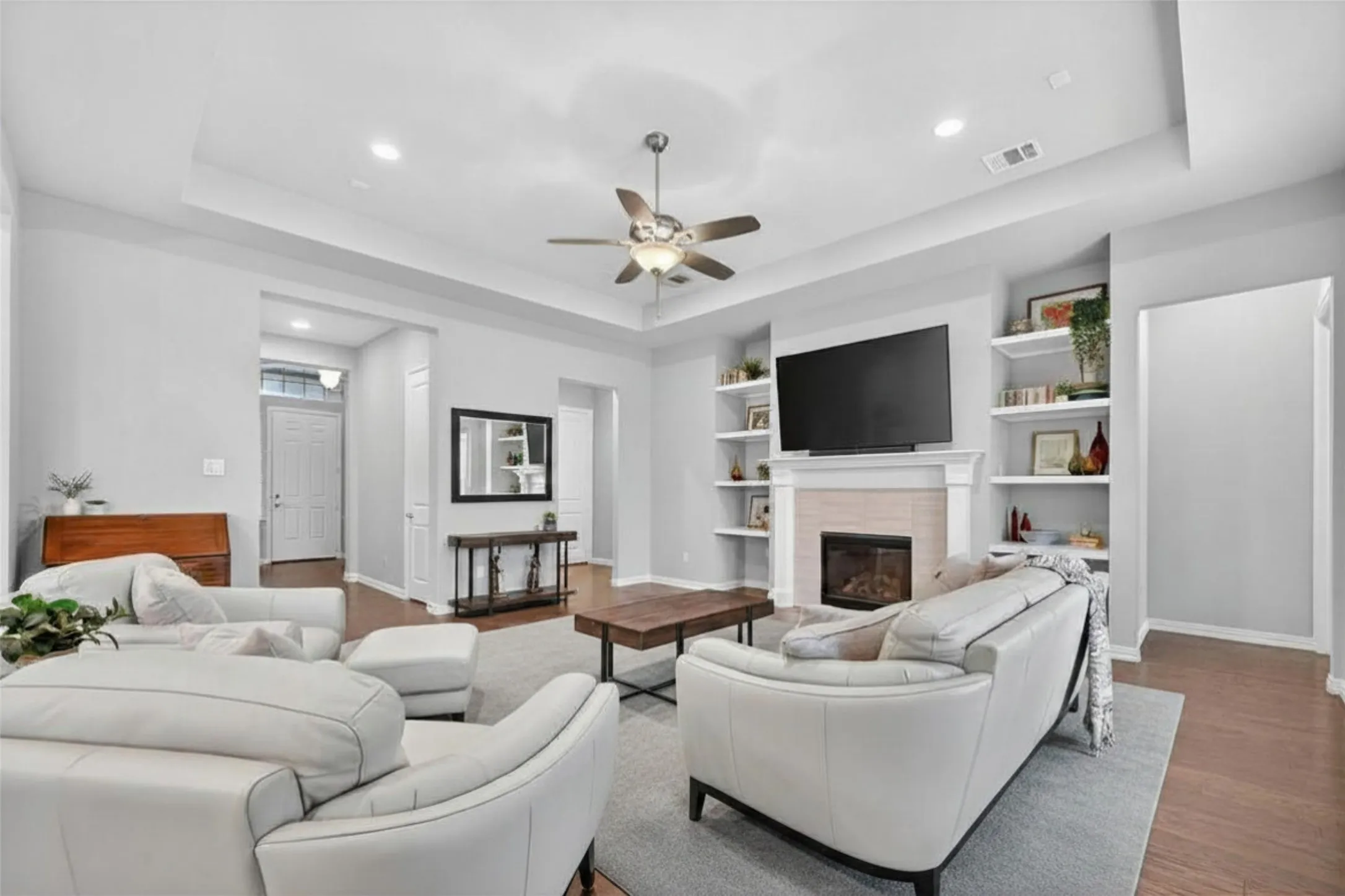 Single Family Residence For Sale in Collin County , 713 Rous Falls Drive, Mc Kinney, Texas 75071, 3 Bedroom, 3 Bathroom, 2 Garage spaces, 2,363 Sqft, built in 2019, mls#21332333, Real Estate Agent in Mc Kinney, Homes For Sale in Collin county, Homes For Sale in Mc Kinney, Realtor in Mc Kinney Texas, Real Estate Brokerage Independent Realty Texas, Luminita Cordes Realtor
