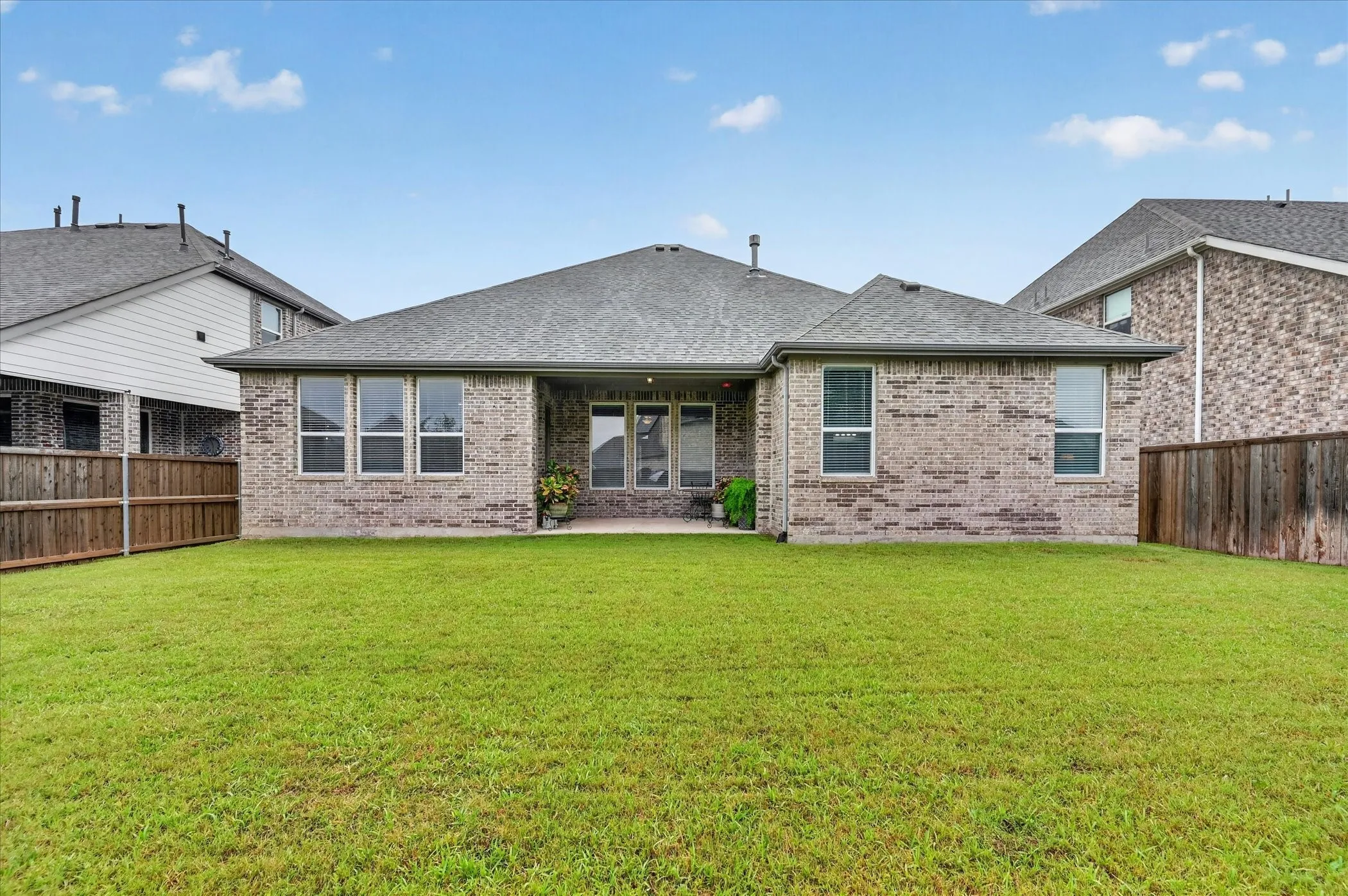 Single Family Residence For Sale in Collin County , 713 Rous Falls Drive, Mc Kinney, Texas 75071, 3 Bedroom, 3 Bathroom, 2 Garage spaces, 2,363 Sqft, built in 2019, mls#21332333, Real Estate Agent in Mc Kinney, Homes For Sale in Collin county, Homes For Sale in Mc Kinney, Realtor in Mc Kinney Texas, Real Estate Brokerage Independent Realty Texas, Luminita Cordes Realtor