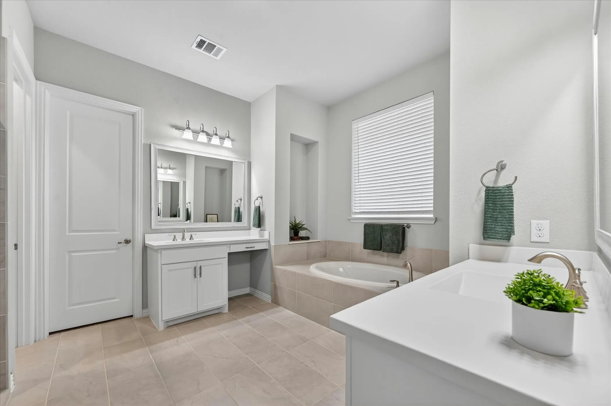 Single Family Residence For Sale in Collin County , 713 Rous Falls Drive, Mc Kinney, Texas 75071, 3 Bedroom, 3 Bathroom, 2 Garage spaces, 2,363 Sqft, built in 2019, mls#21332333, Real Estate Agent in Mc Kinney, Homes For Sale in Collin county, Homes For Sale in Mc Kinney, Realtor in Mc Kinney Texas, Real Estate Brokerage Independent Realty Texas, Luminita Cordes Realtor