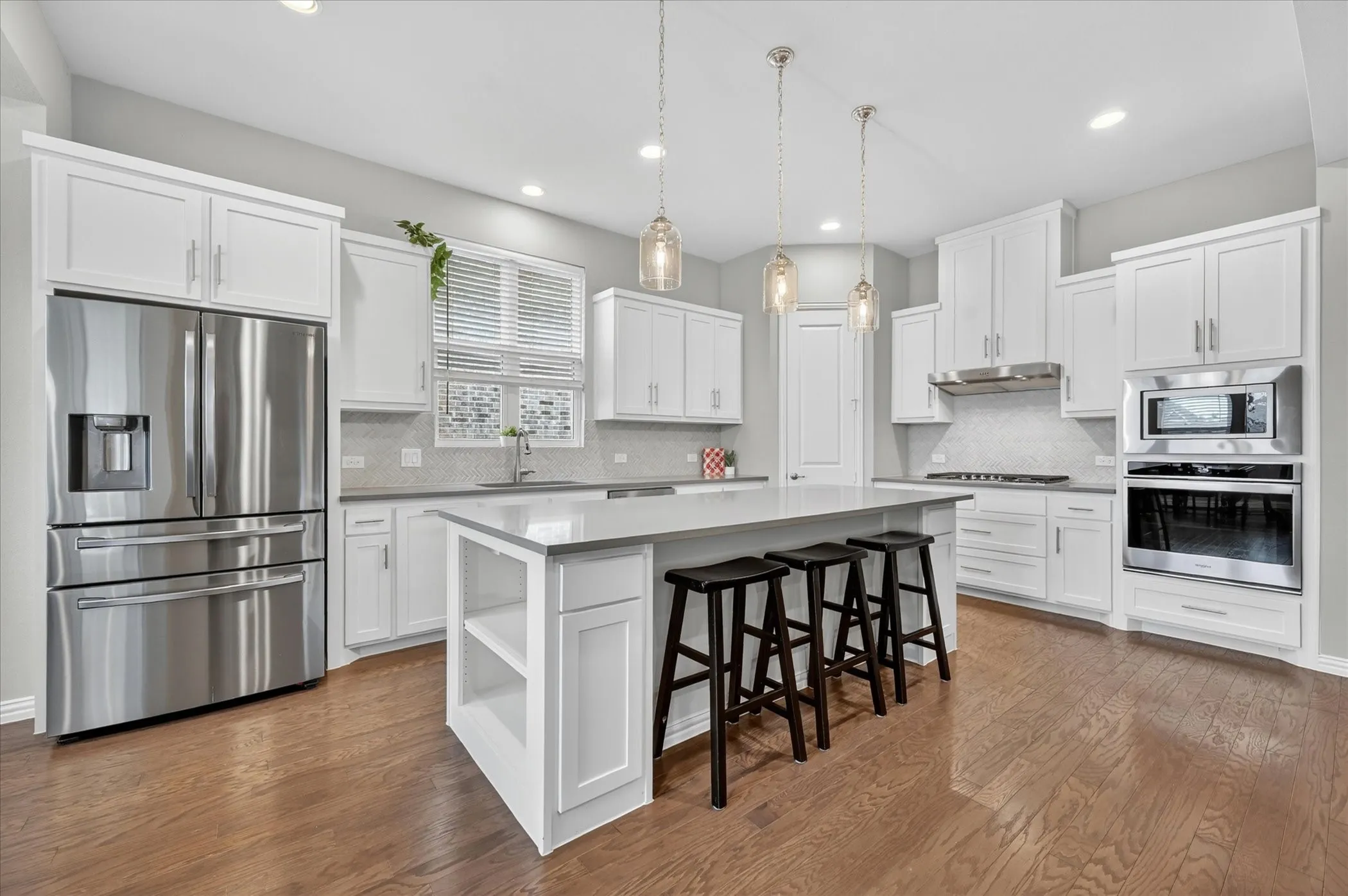 Single Family Residence For Sale in Collin County , 713 Rous Falls Drive, Mc Kinney, Texas 75071, 3 Bedroom, 3 Bathroom, 2 Garage spaces, 2,363 Sqft, built in 2019, mls#21332333, Real Estate Agent in Mc Kinney, Homes For Sale in Collin county, Homes For Sale in Mc Kinney, Realtor in Mc Kinney Texas, Real Estate Brokerage Independent Realty Texas, Luminita Cordes Realtor