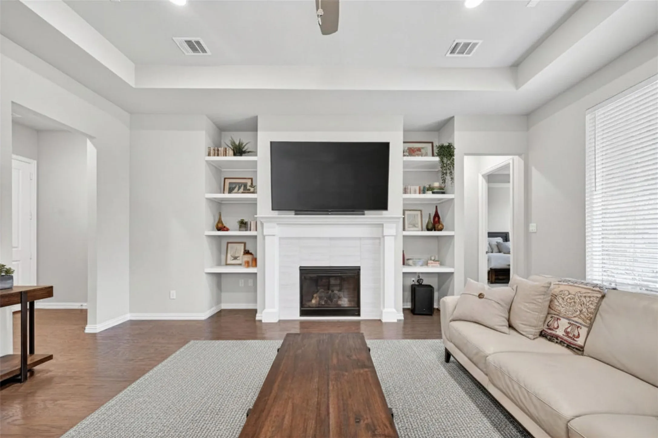 Single Family Residence For Sale in Collin County , 713 Rous Falls Drive, Mc Kinney, Texas 75071, 3 Bedroom, 3 Bathroom, 2 Garage spaces, 2,363 Sqft, built in 2019, mls#21332333, Real Estate Agent in Mc Kinney, Homes For Sale in Collin county, Homes For Sale in Mc Kinney, Realtor in Mc Kinney Texas, Real Estate Brokerage Independent Realty Texas, Luminita Cordes Realtor