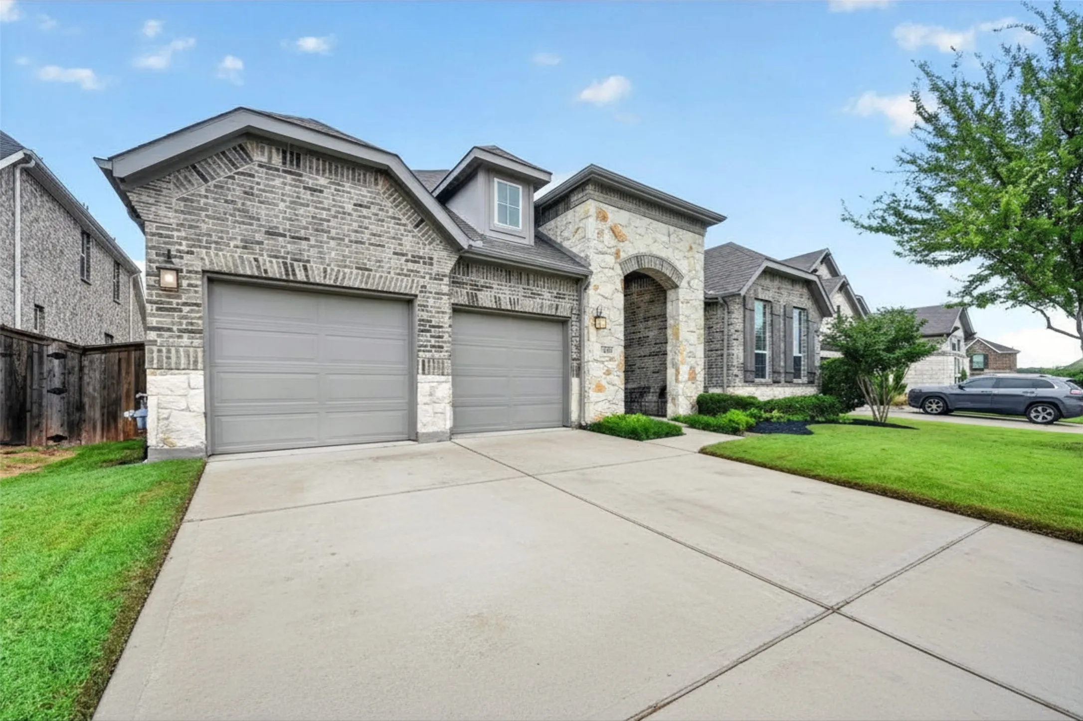 Single Family Residence For Sale in Collin County , 713 Rous Falls Drive, Mc Kinney, Texas 75071, 3 Bedroom, 3 Bathroom, 2 Garage spaces, 2,363 Sqft, built in 2019, mls#21332333, Real Estate Agent in Mc Kinney, Homes For Sale in Collin county, Homes For Sale in Mc Kinney, Realtor in Mc Kinney Texas, Real Estate Brokerage Independent Realty Texas, Luminita Cordes Realtor