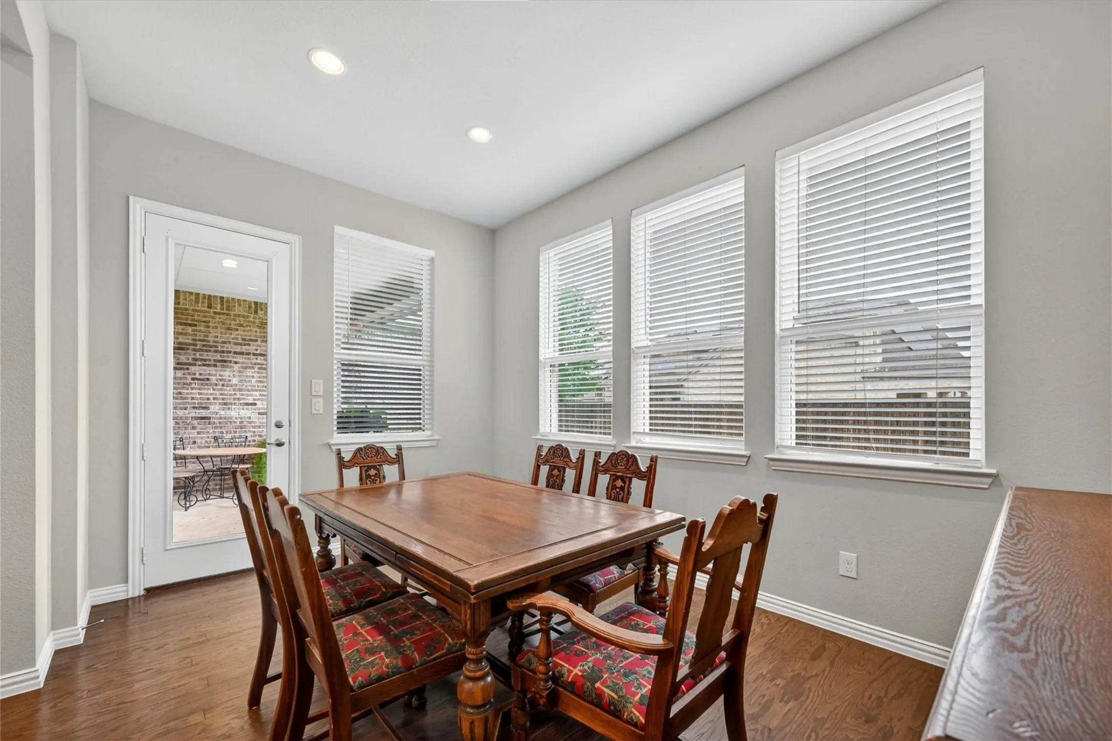 Single Family Residence For Sale in Collin County , 713 Rous Falls Drive, Mc Kinney, Texas 75071, 3 Bedroom, 3 Bathroom, 2 Garage spaces, 2,363 Sqft, built in 2019, mls#21332333, Real Estate Agent in Mc Kinney, Homes For Sale in Collin county, Homes For Sale in Mc Kinney, Realtor in Mc Kinney Texas, Real Estate Brokerage Independent Realty Texas, Luminita Cordes Realtor